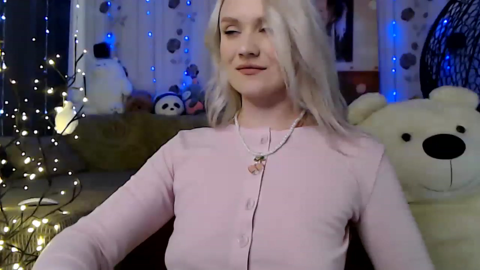 Gallery image thumbnail from RoomOfBears's myfreecams stream on, 06/03/2023, 15:12 image 1 of 20