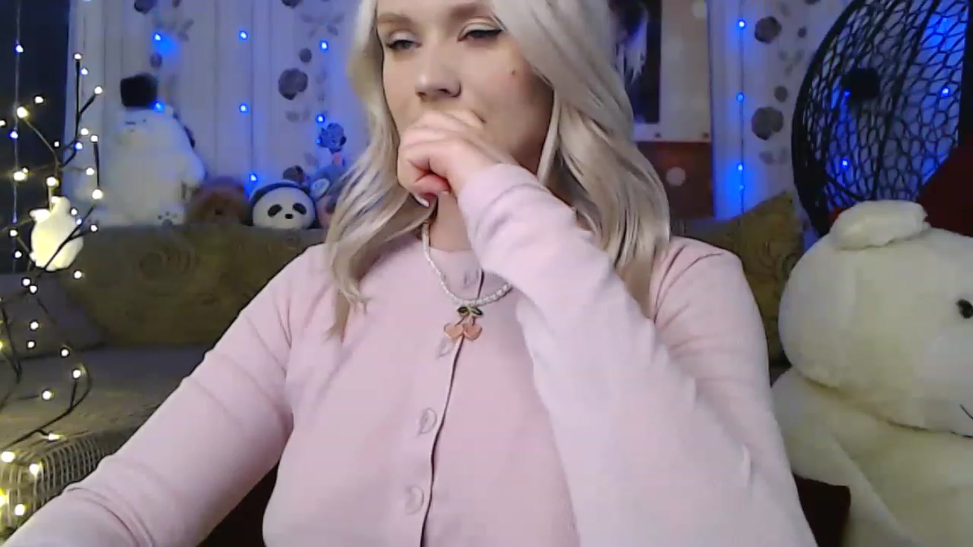 Gallery image thumbnail from RoomOfBears's myfreecams stream on, 06/03/2023, 15:57 image 18 of 20