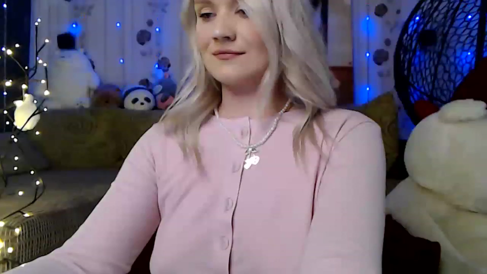 Gallery image thumbnail from RoomOfBears's myfreecams stream on, 06/03/2023, 16:54 image 18 of 20