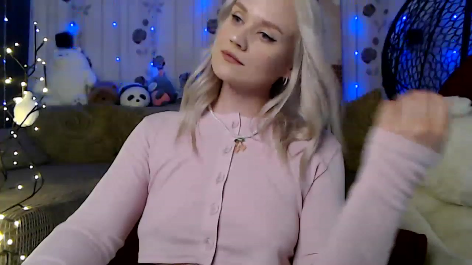 Gallery image thumbnail from RoomOfBears's myfreecams stream on, 06/03/2023, 16:54 image 16 of 20