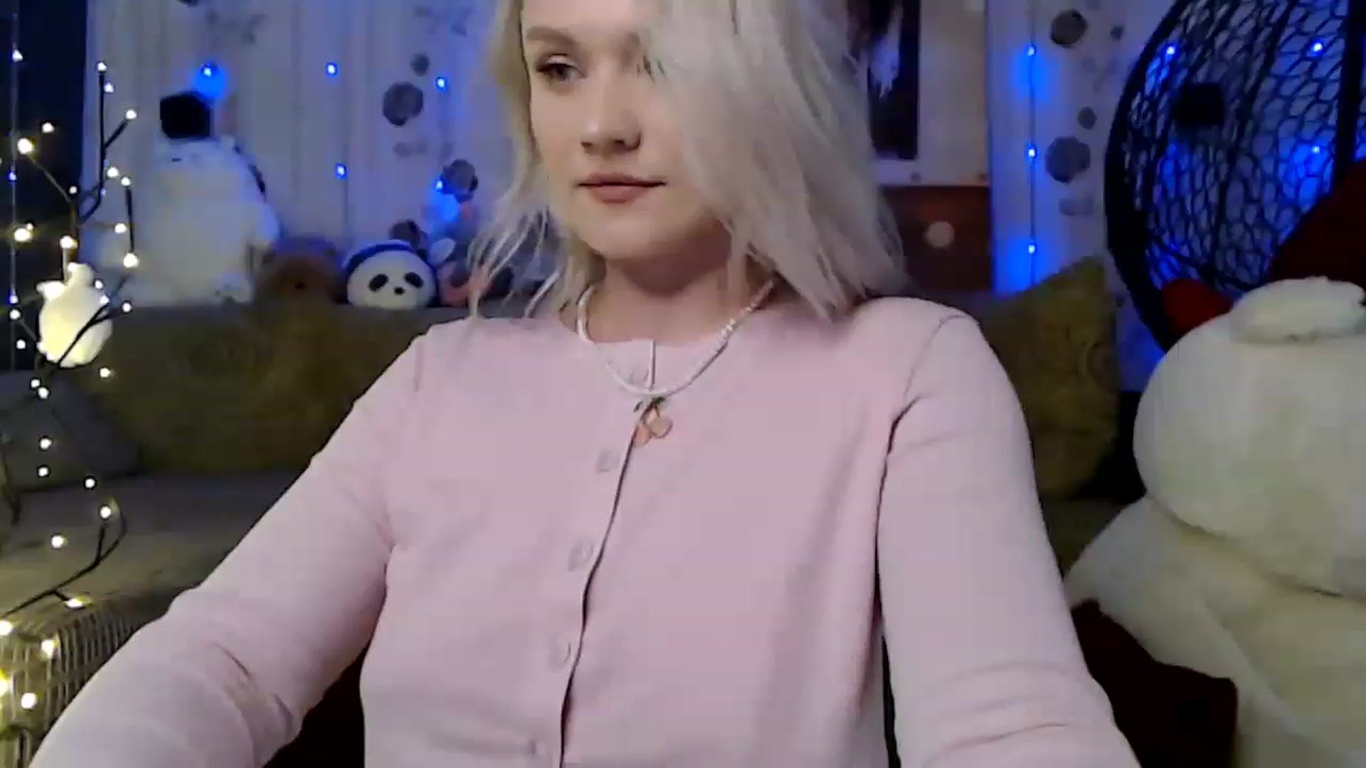 Gallery image thumbnail from RoomOfBears's myfreecams stream on, 06/03/2023, 16:54 image 13 of 20