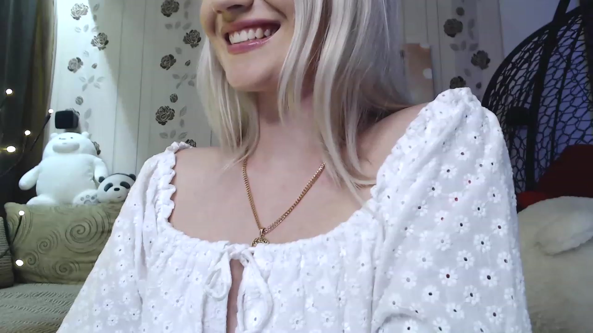 Gallery image thumbnail from RoomOfBears's myfreecams stream on, 08/16/2023, 17:34 image 15 of 20
