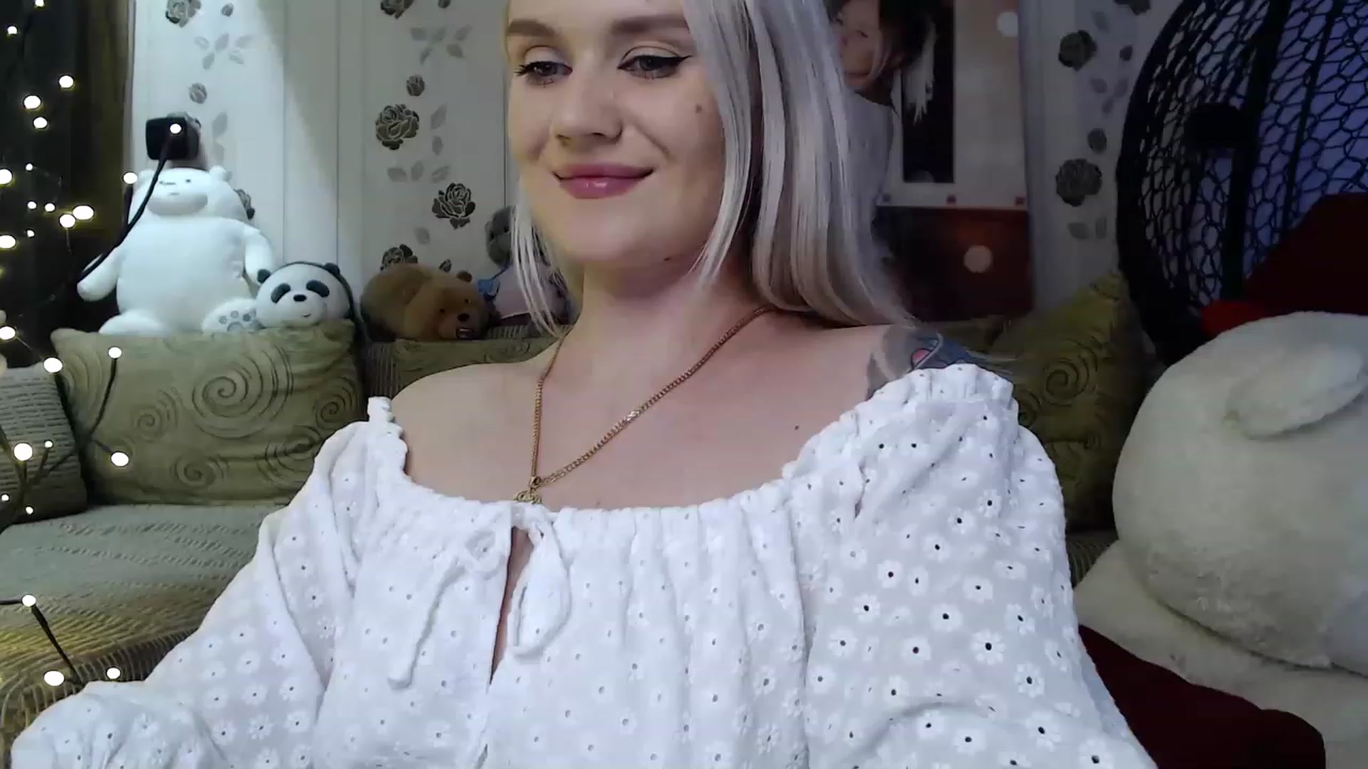 Gallery image thumbnail from RoomOfBears's myfreecams stream on, 08/16/2023, 17:34 image 18 of 20