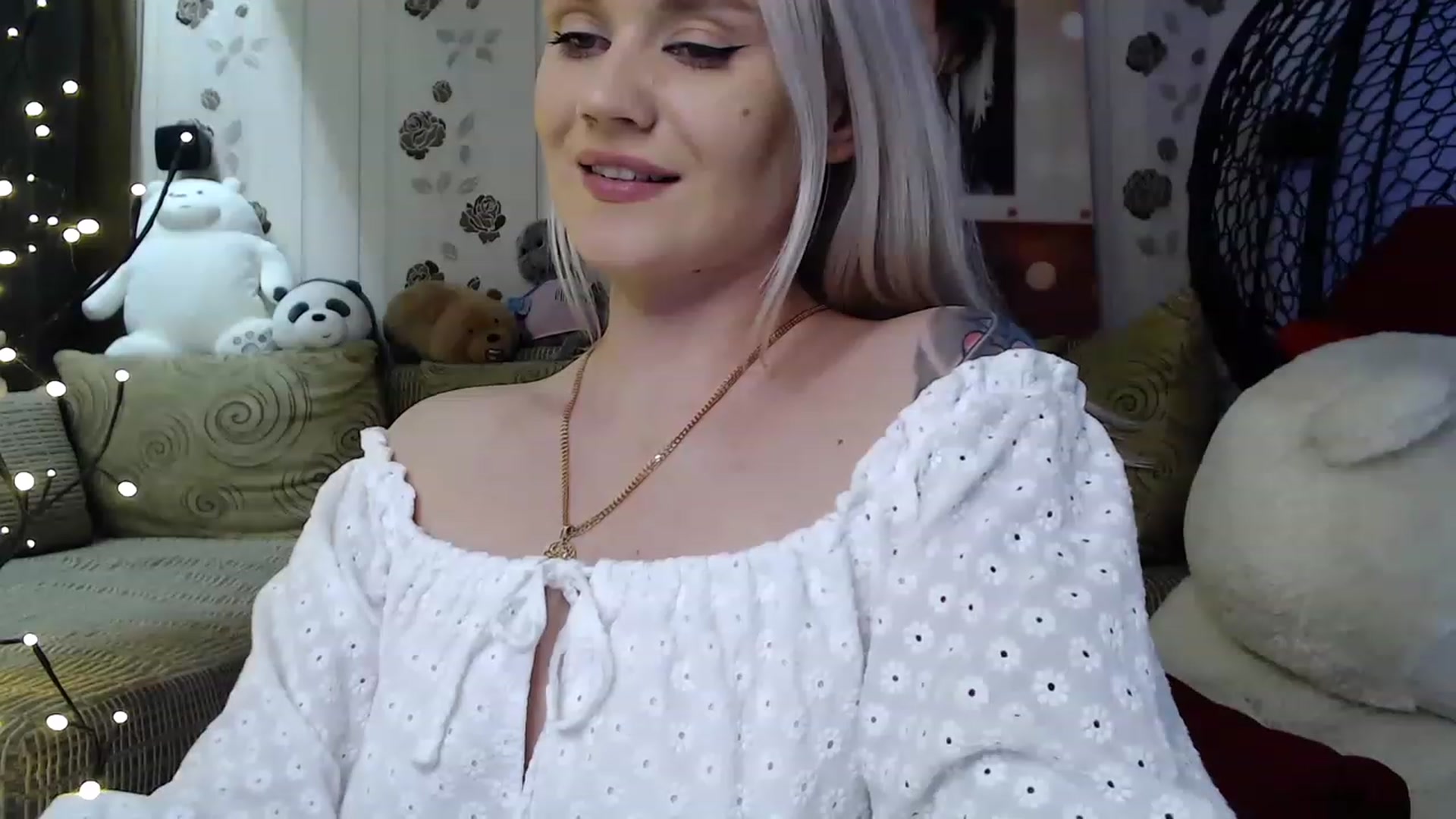 Gallery image thumbnail from RoomOfBears's myfreecams stream on, 08/16/2023, 17:34 image 17 of 20