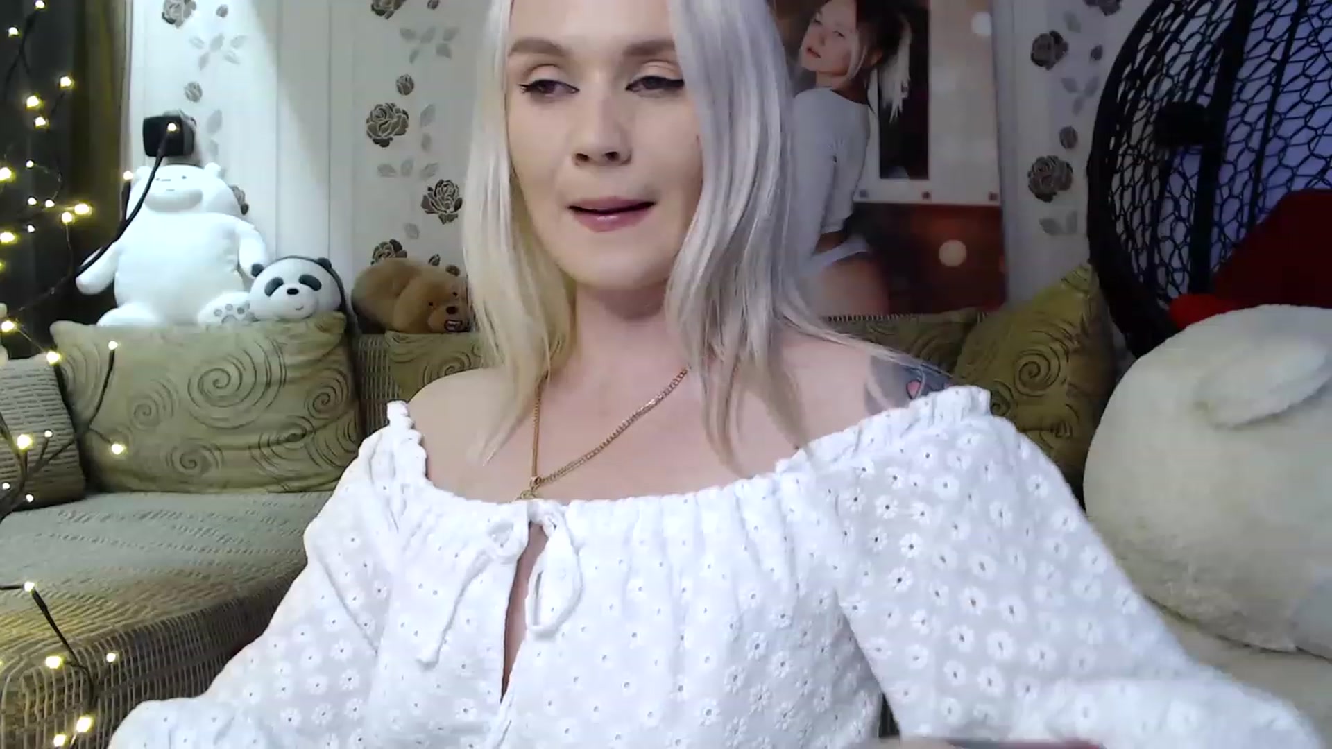 Gallery image thumbnail from RoomOfBears's myfreecams stream on, 08/16/2023, 17:34 image 16 of 20