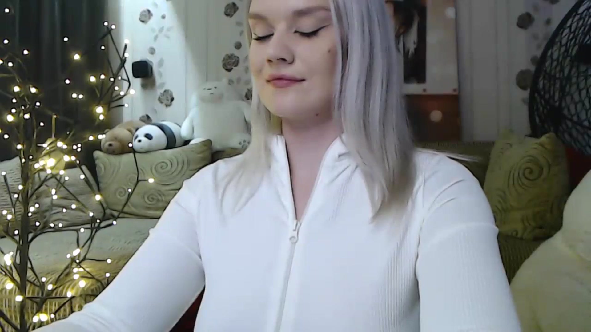 Gallery image thumbnail from RoomOfBears's myfreecams stream on, 12/05/2023, 18:13 image 19 of 20