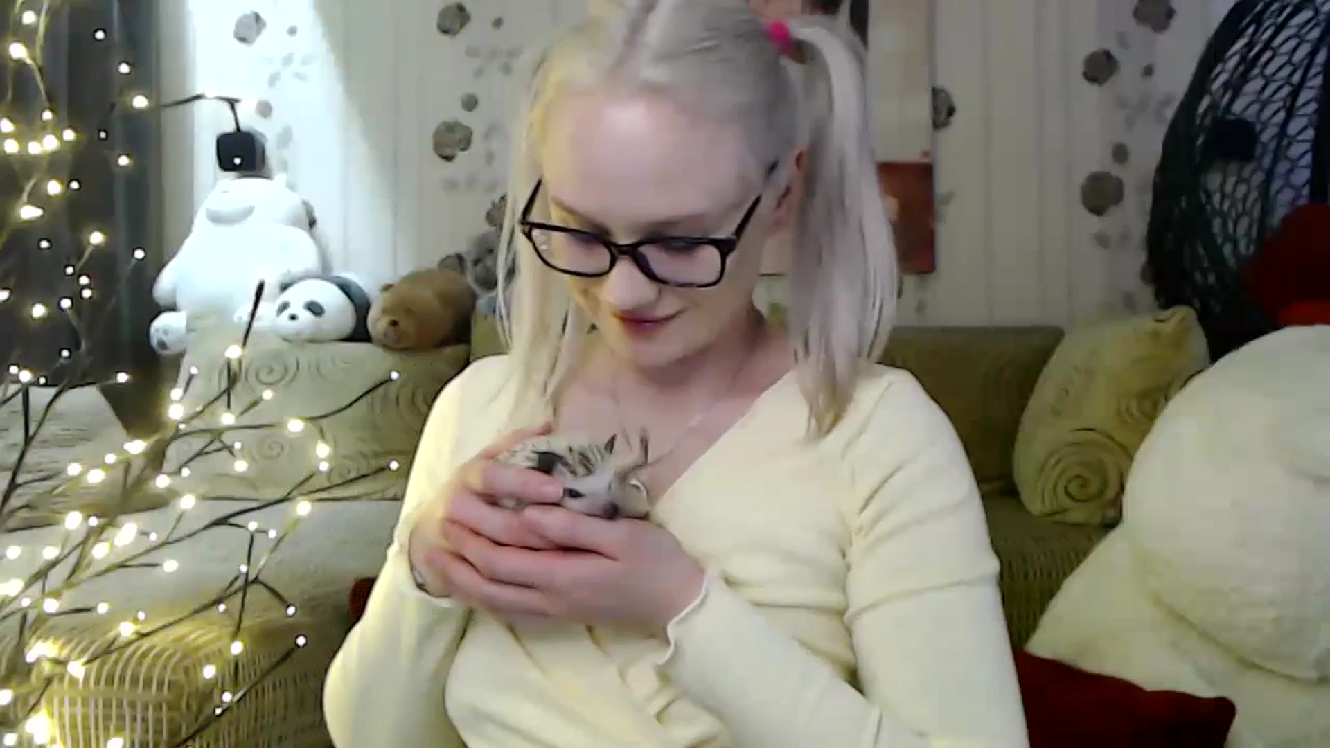 Gallery image thumbnail from RoomOfBears's myfreecams stream on, 02/08/2024, 20:07 image 13 of 20
