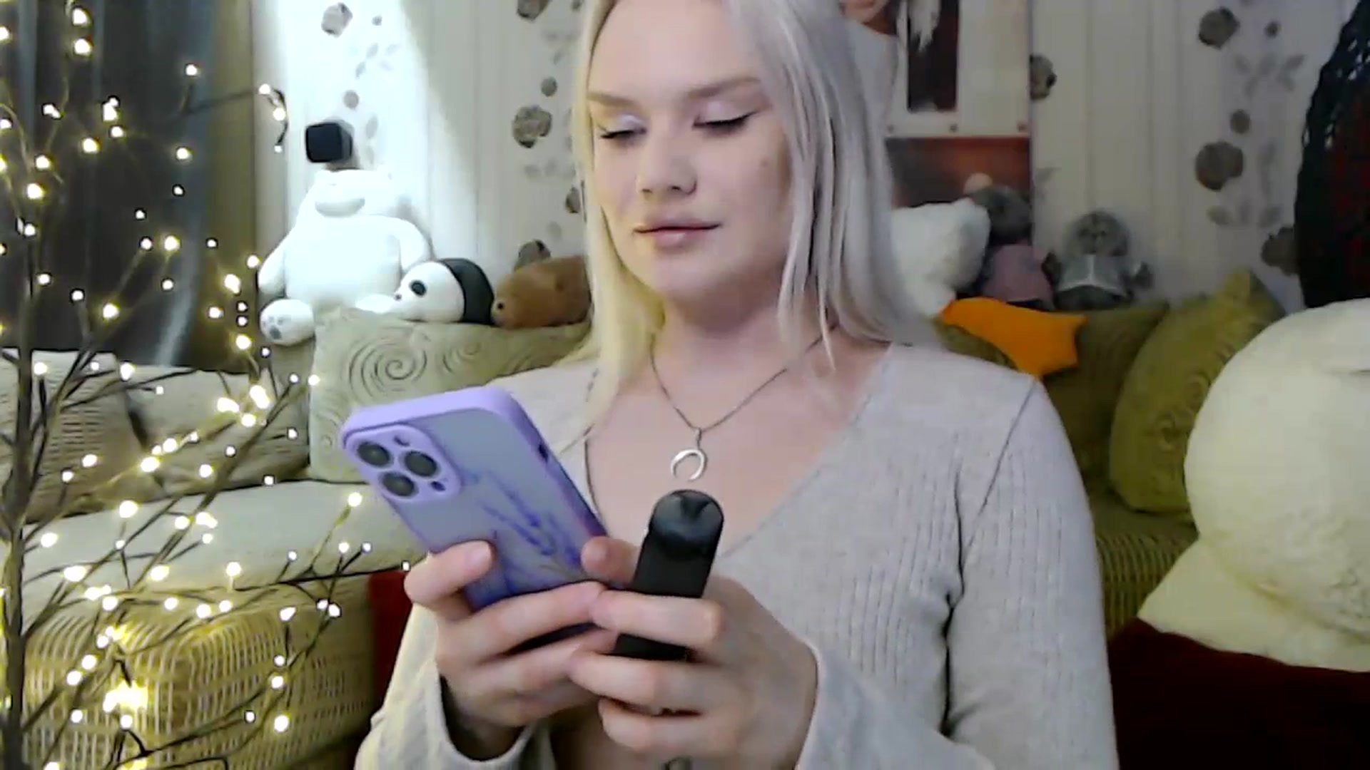 Gallery image thumbnail from RoomOfBears's myfreecams stream on, 03/23/2024, 18:07 image 15 of 20