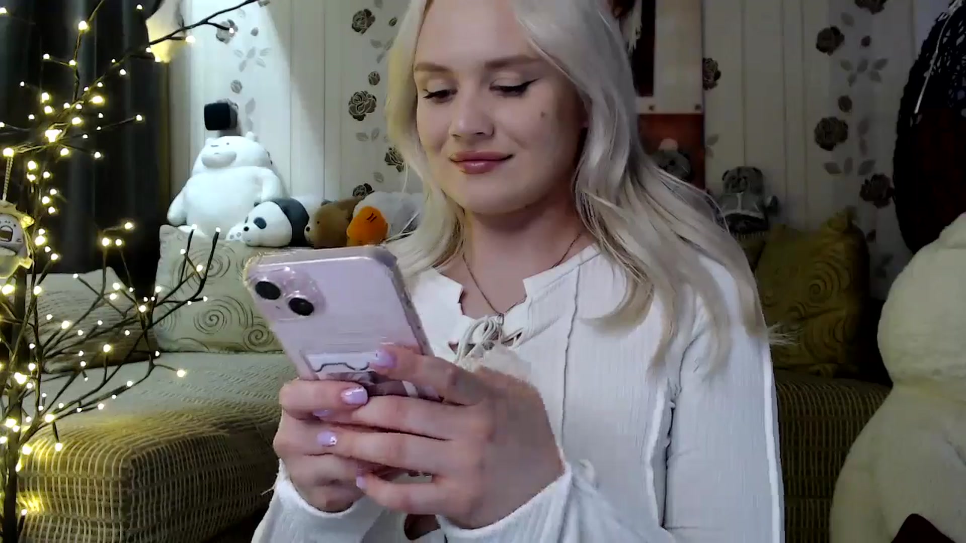 Gallery image thumbnail from RoomOfBears's myfreecams stream on, 05/12/2024, 17:17 image 2 of 20