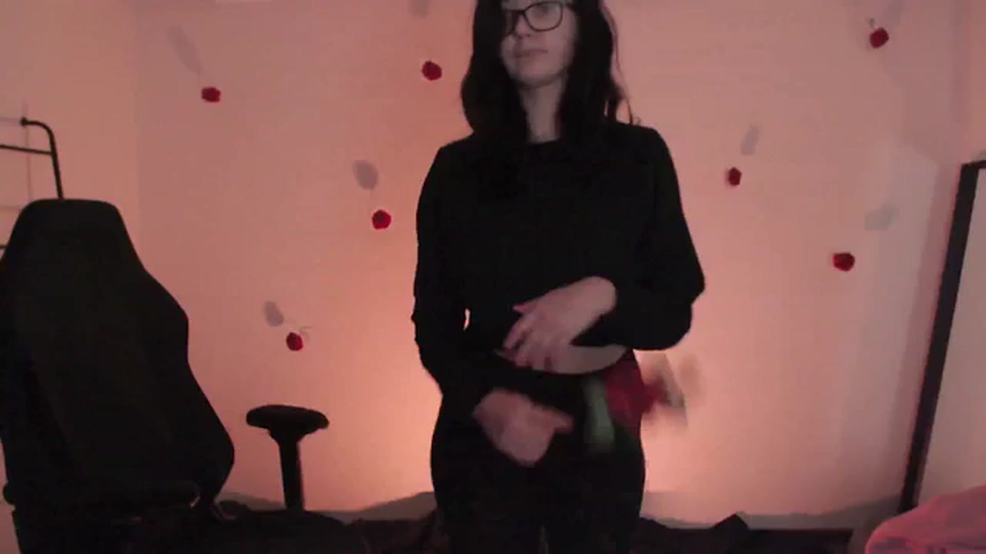 Gallery image thumbnail from RoomTempIQ's myfreecams stream on, 03/15/2024, 02:00 image 6 of 20