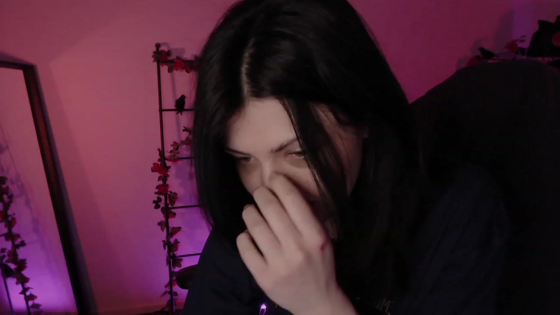 Gallery image thumbnail from RoomToAvoid's myfreecams stream on, 11/17/2022, 04:53 image 7 of 20