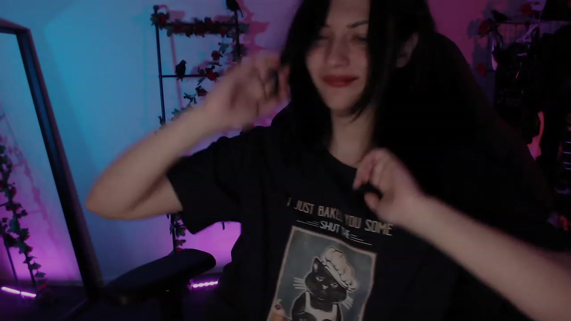 Gallery image thumbnail from RoomToAvoid's myfreecams stream on, 11/17/2022, 04:53 image 1 of 20
