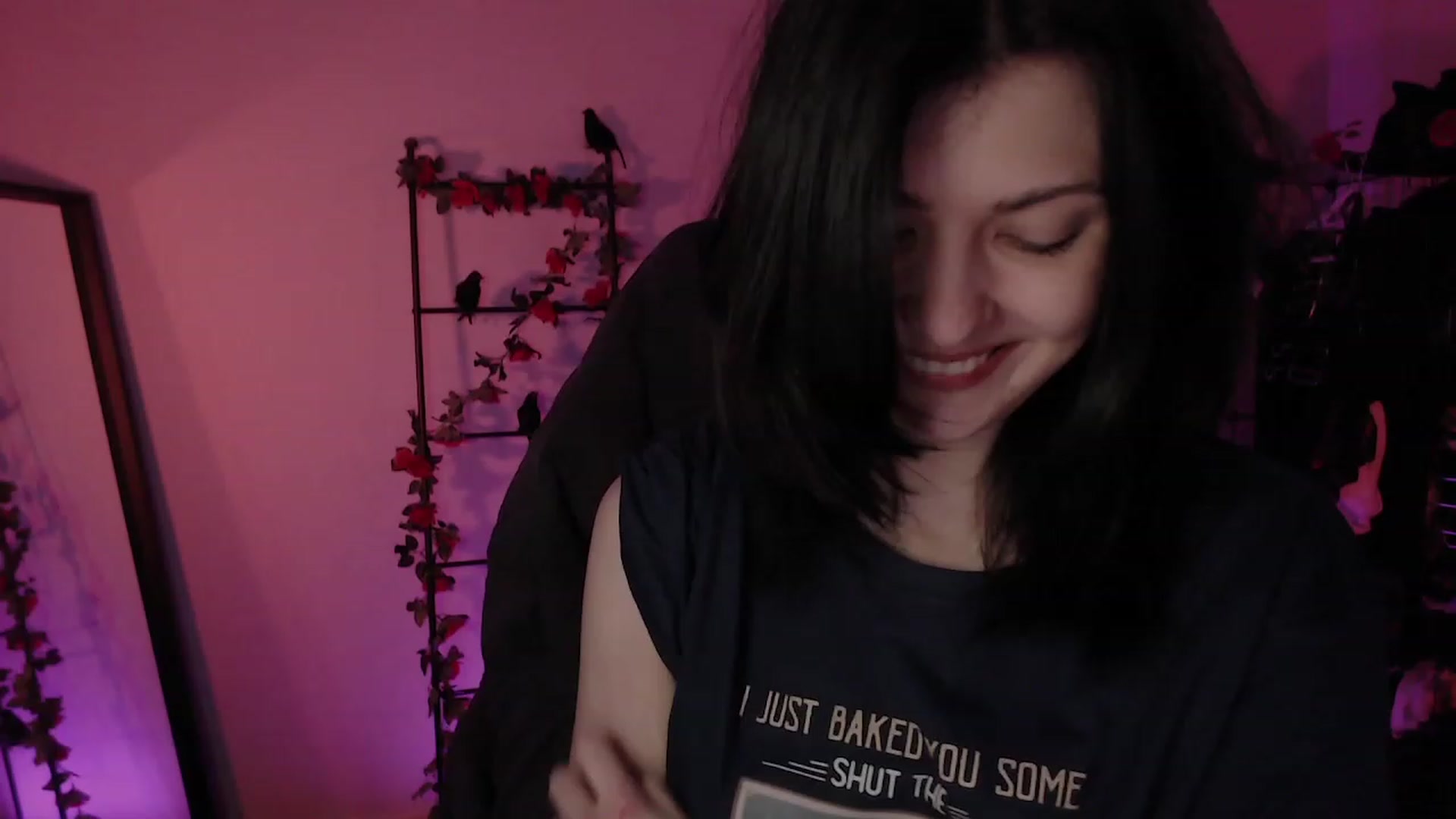 Gallery image thumbnail from RoomToAvoid's myfreecams stream on, 11/17/2022, 04:53 image 6 of 20