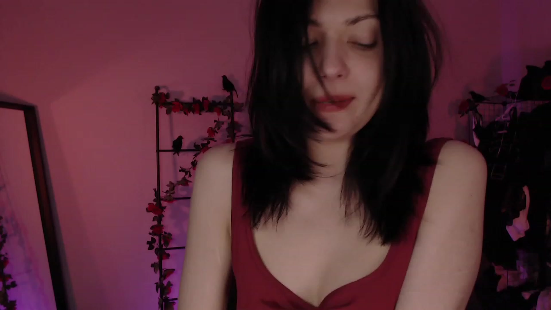 Gallery image thumbnail from RoomToAvoid's myfreecams stream on, 11/17/2022, 04:53 image 13 of 20