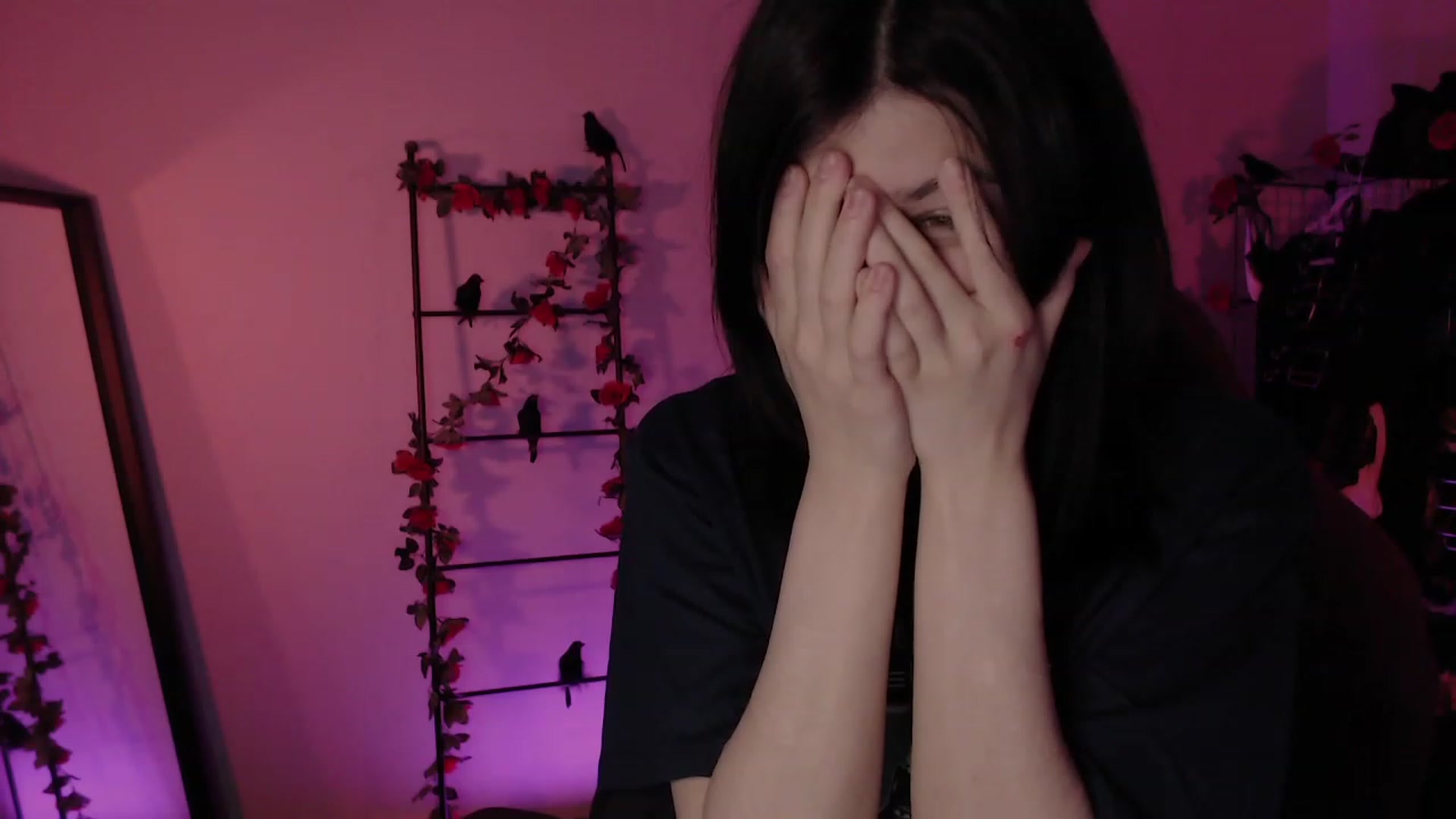 Gallery image thumbnail from RoomToAvoid's myfreecams stream on, 11/17/2022, 04:53 image 4 of 20