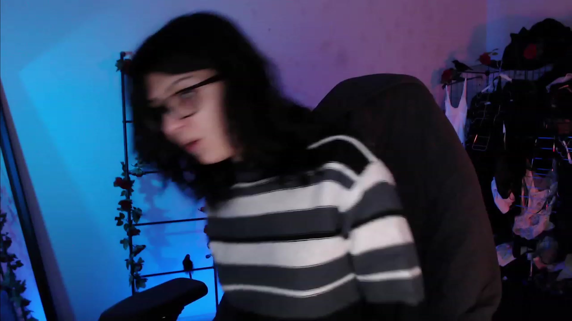Gallery image thumbnail from RoomToAvoid's myfreecams stream on, 11/19/2022, 01:18 image 12 of 20