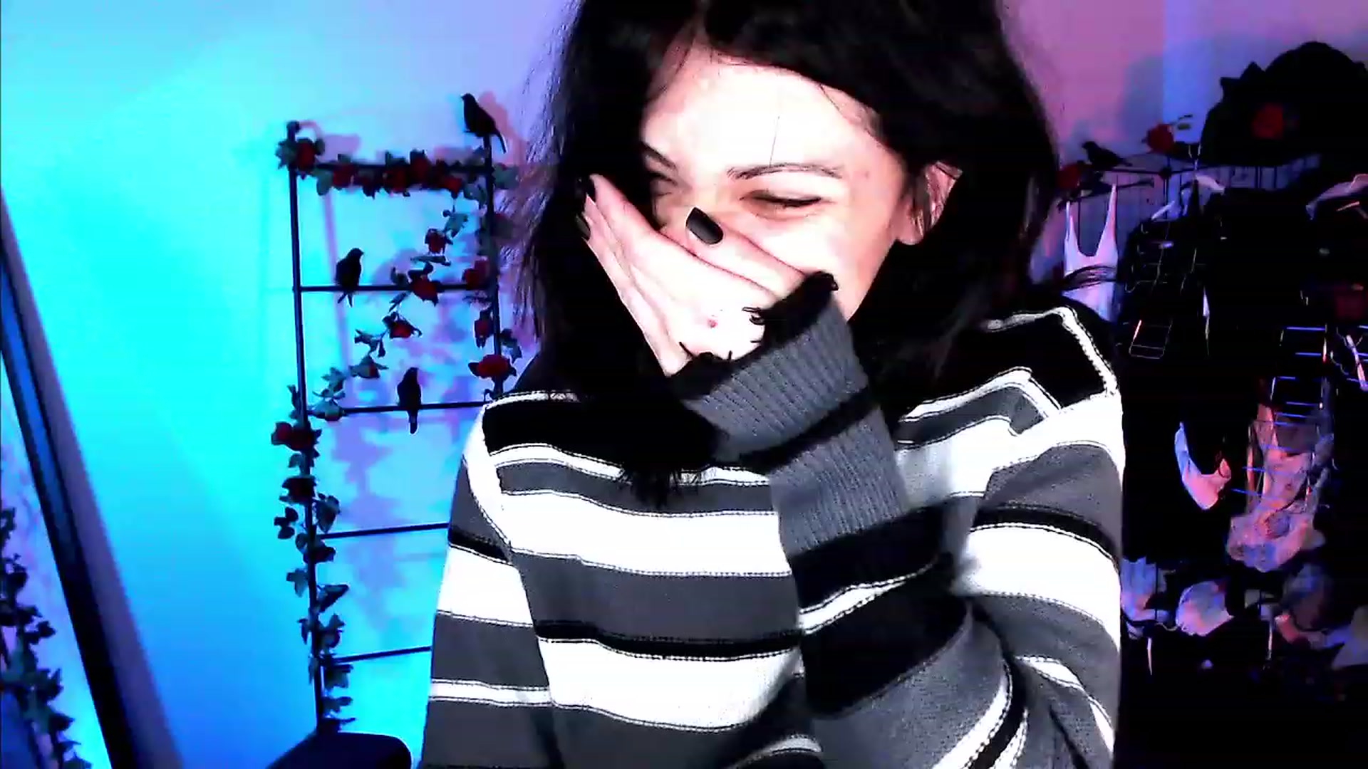 Gallery image thumbnail from RoomToAvoid's myfreecams stream on, 11/19/2022, 01:18 image 18 of 20
