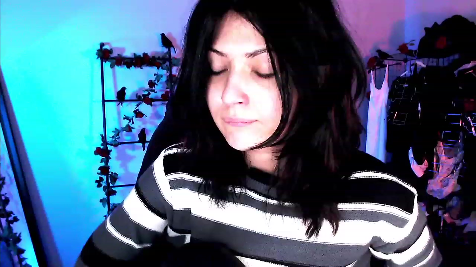 Gallery image thumbnail from RoomToAvoid's myfreecams stream on, 11/19/2022, 01:18 image 19 of 20