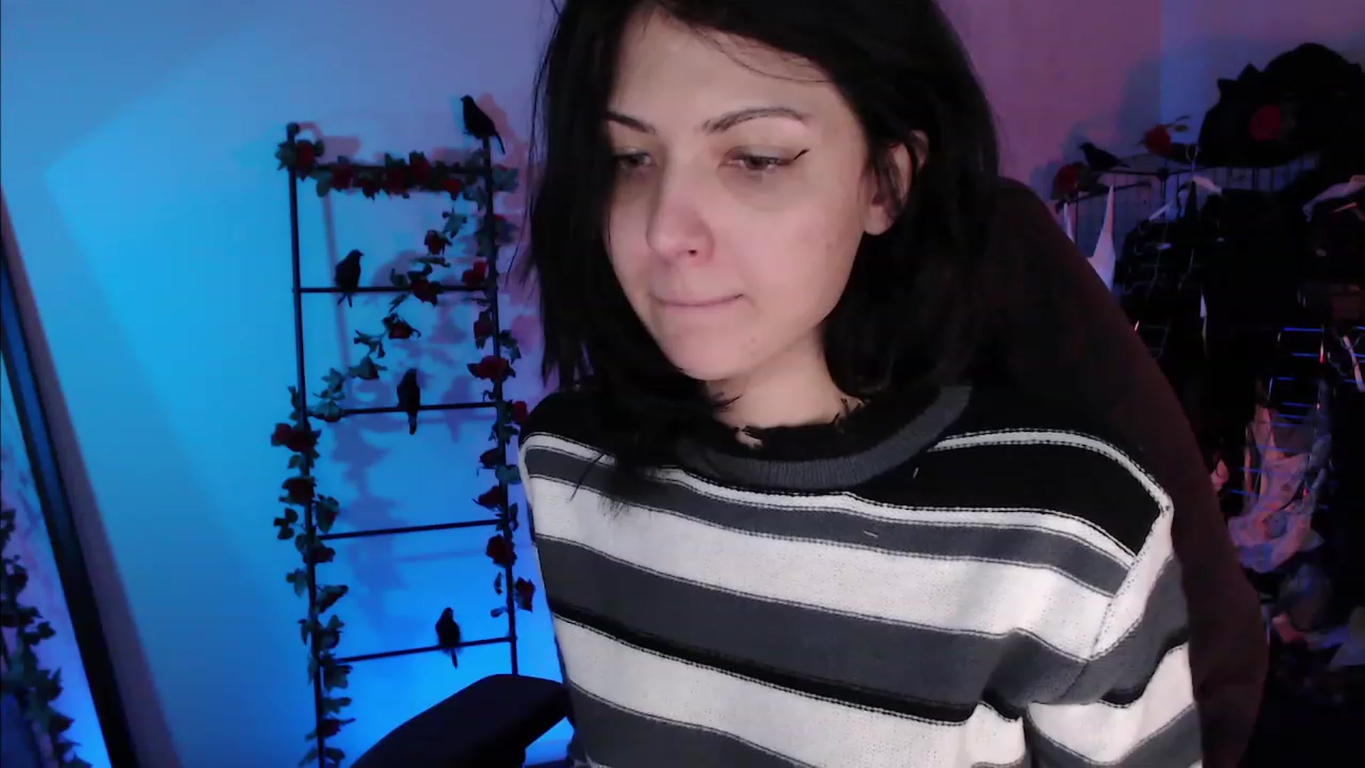 Gallery image thumbnail from RoomToAvoid's myfreecams stream on, 11/19/2022, 01:18 image 8 of 20