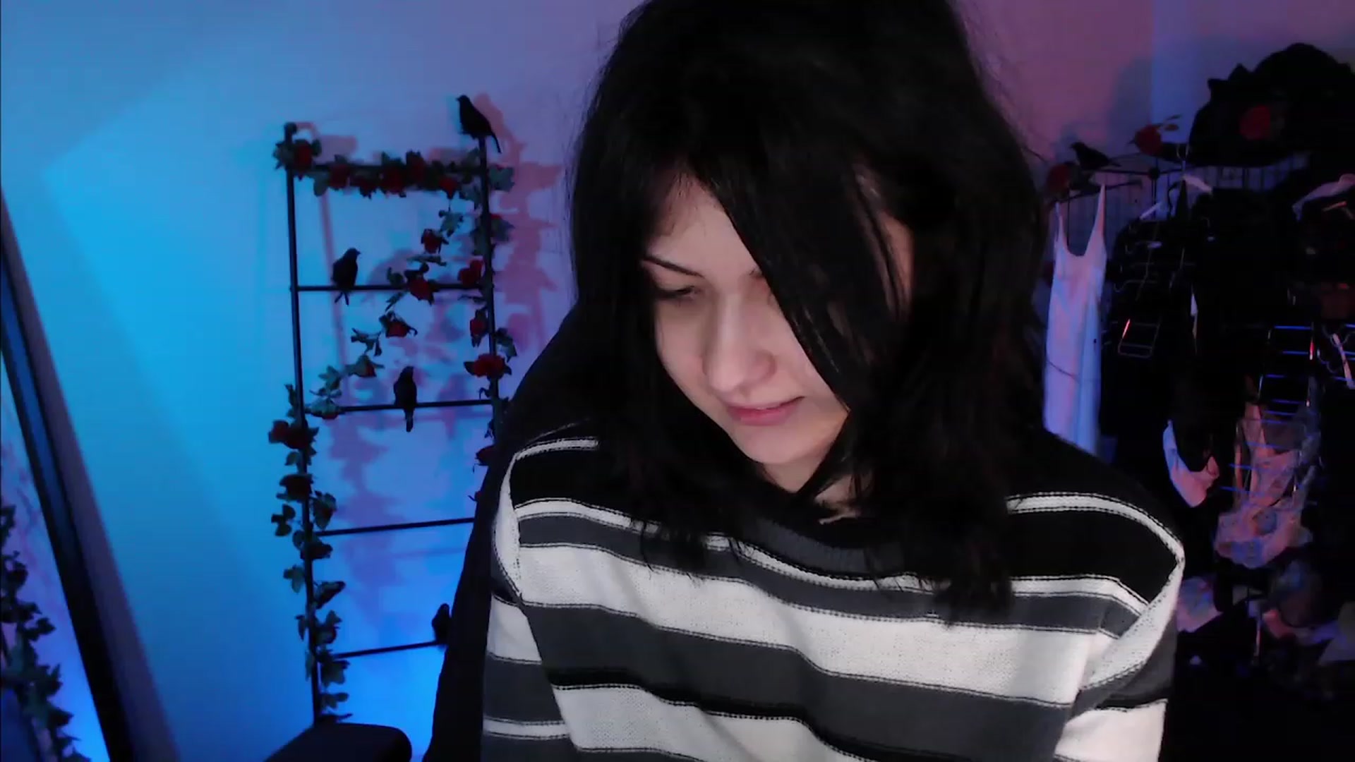 Gallery image thumbnail from RoomToAvoid's myfreecams stream on, 11/19/2022, 01:18 image 17 of 20