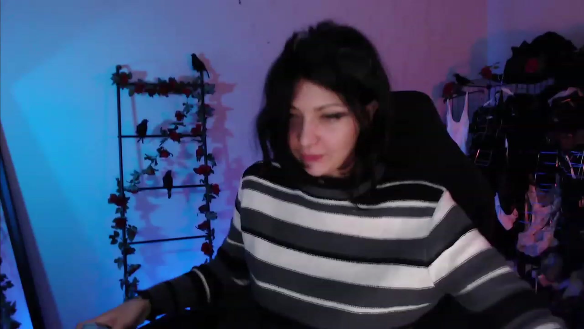 Gallery image thumbnail from RoomToAvoid's myfreecams stream on, 11/19/2022, 01:18 image 3 of 20
