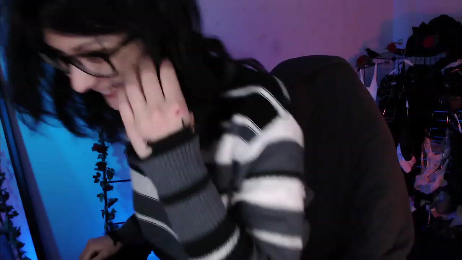 Gallery image thumbnail from RoomToAvoid's myfreecams stream on, 11/19/2022, 01:18 image 13 of 20
