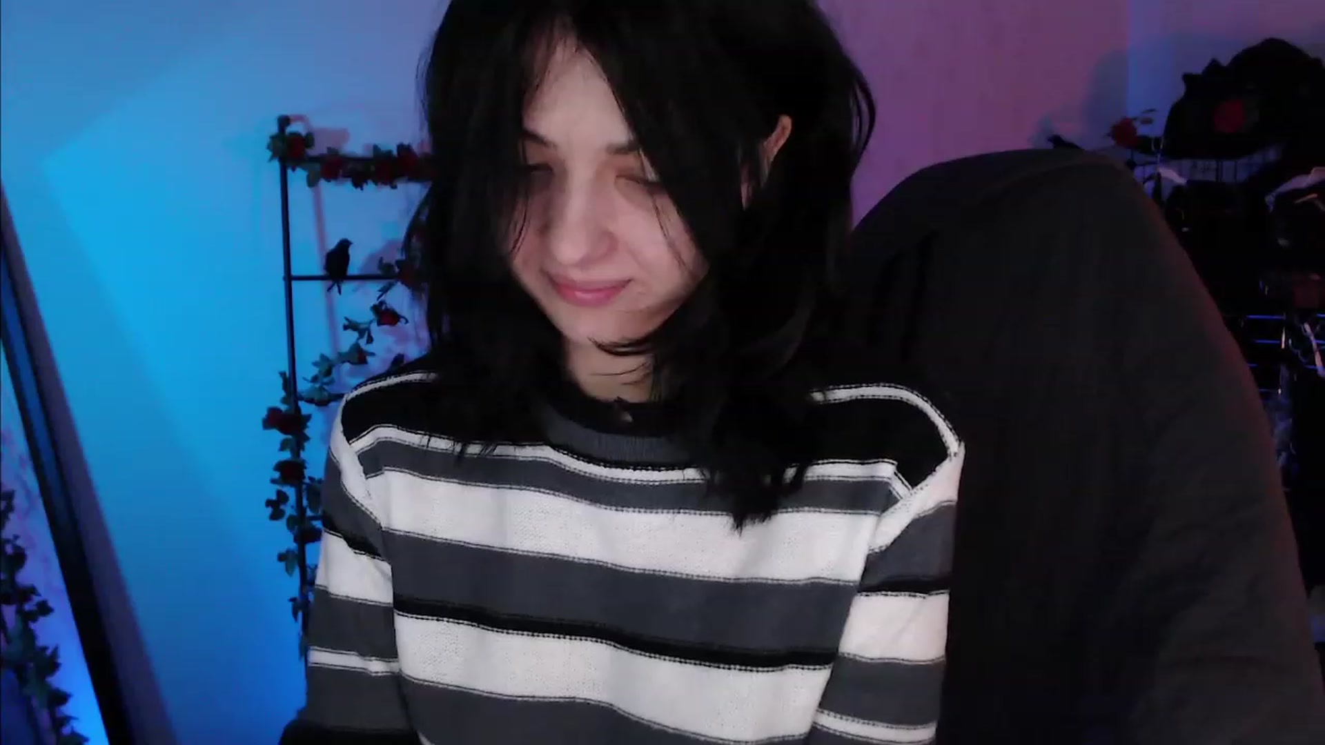 Gallery image thumbnail from RoomToAvoid's myfreecams stream on, 11/19/2022, 01:18 image 6 of 20
