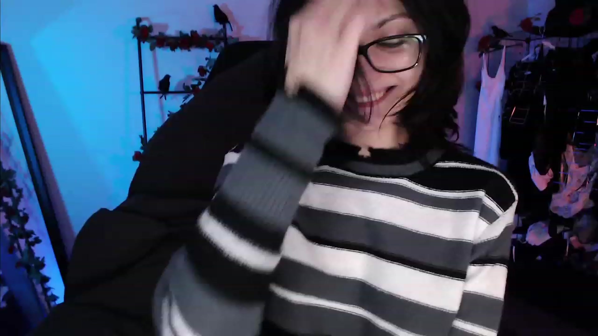 Gallery image thumbnail from RoomToAvoid's myfreecams stream on, 11/19/2022, 04:21 image 10 of 20