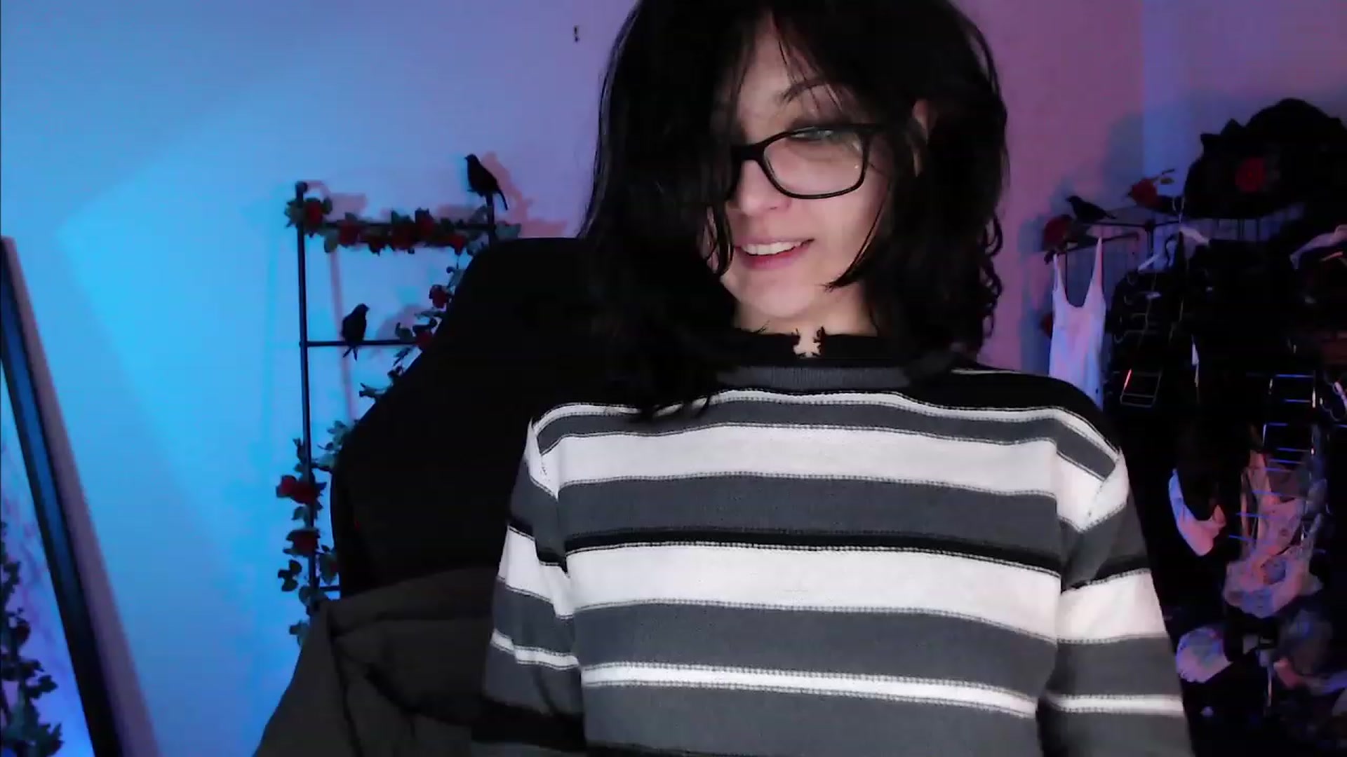 Gallery image thumbnail from RoomToAvoid's myfreecams stream on, 11/19/2022, 04:21 image 11 of 20