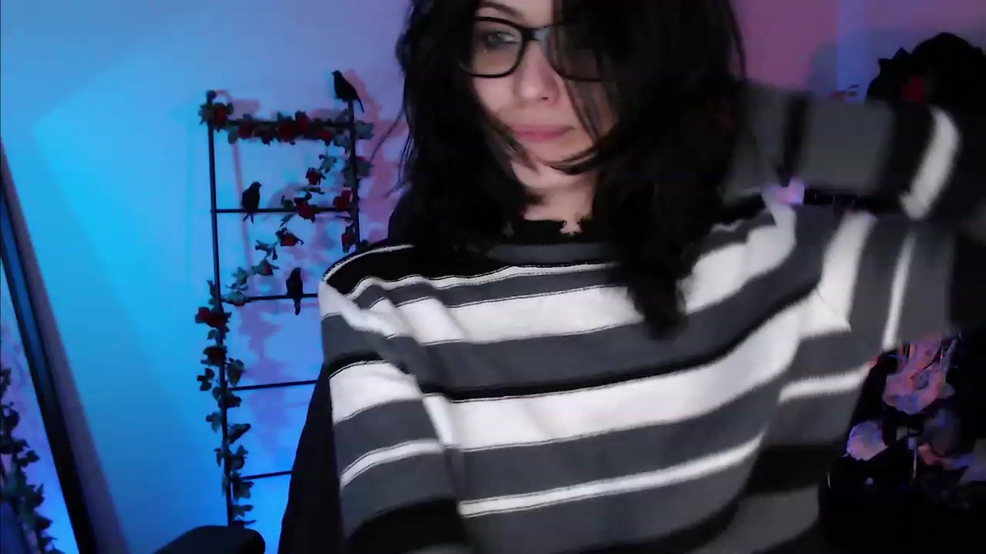 Gallery image thumbnail from RoomToAvoid's myfreecams stream on, 11/19/2022, 04:21 image 6 of 20