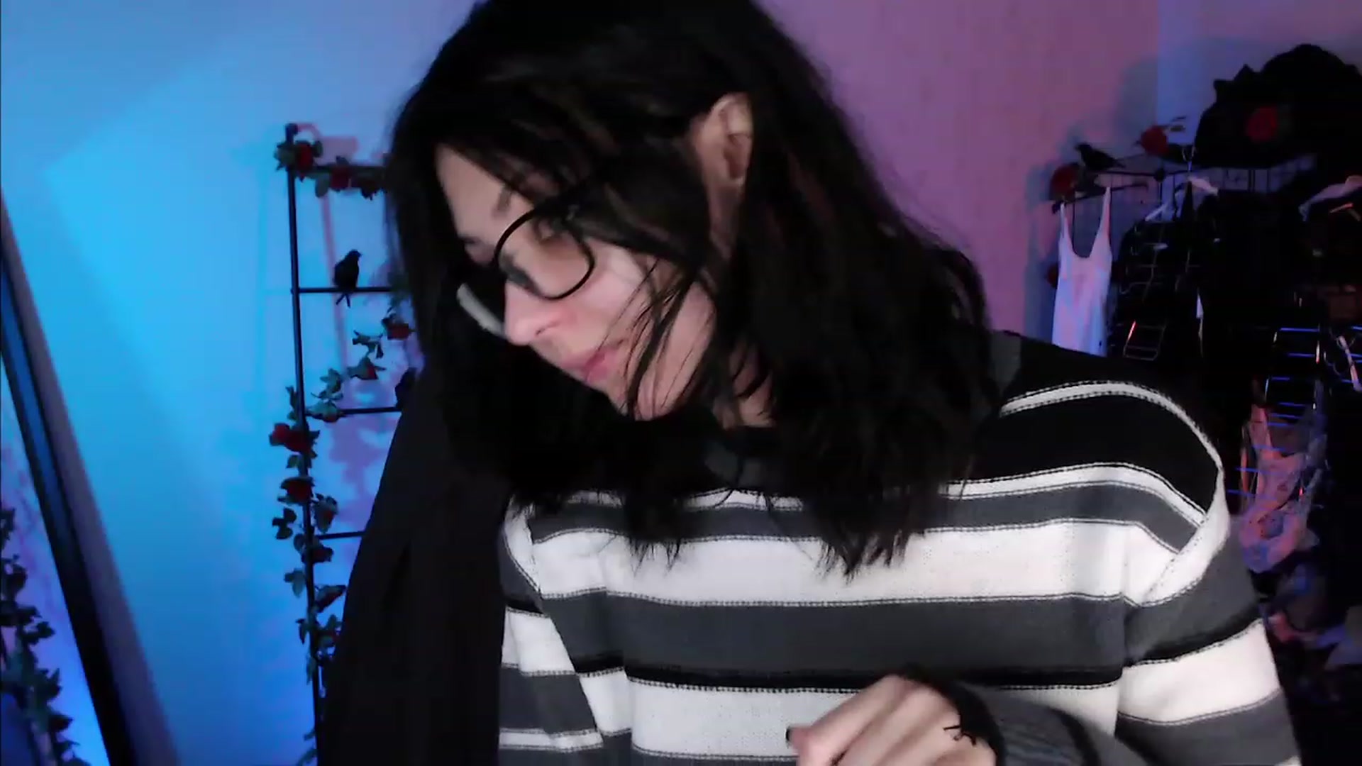 Gallery image thumbnail from RoomToAvoid's myfreecams stream on, 11/19/2022, 04:21 image 8 of 20