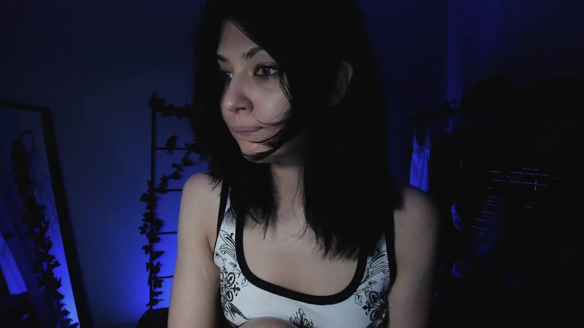 Gallery image thumbnail from RoomToAvoid's myfreecams stream on, 11/19/2022, 04:21 image 18 of 20
