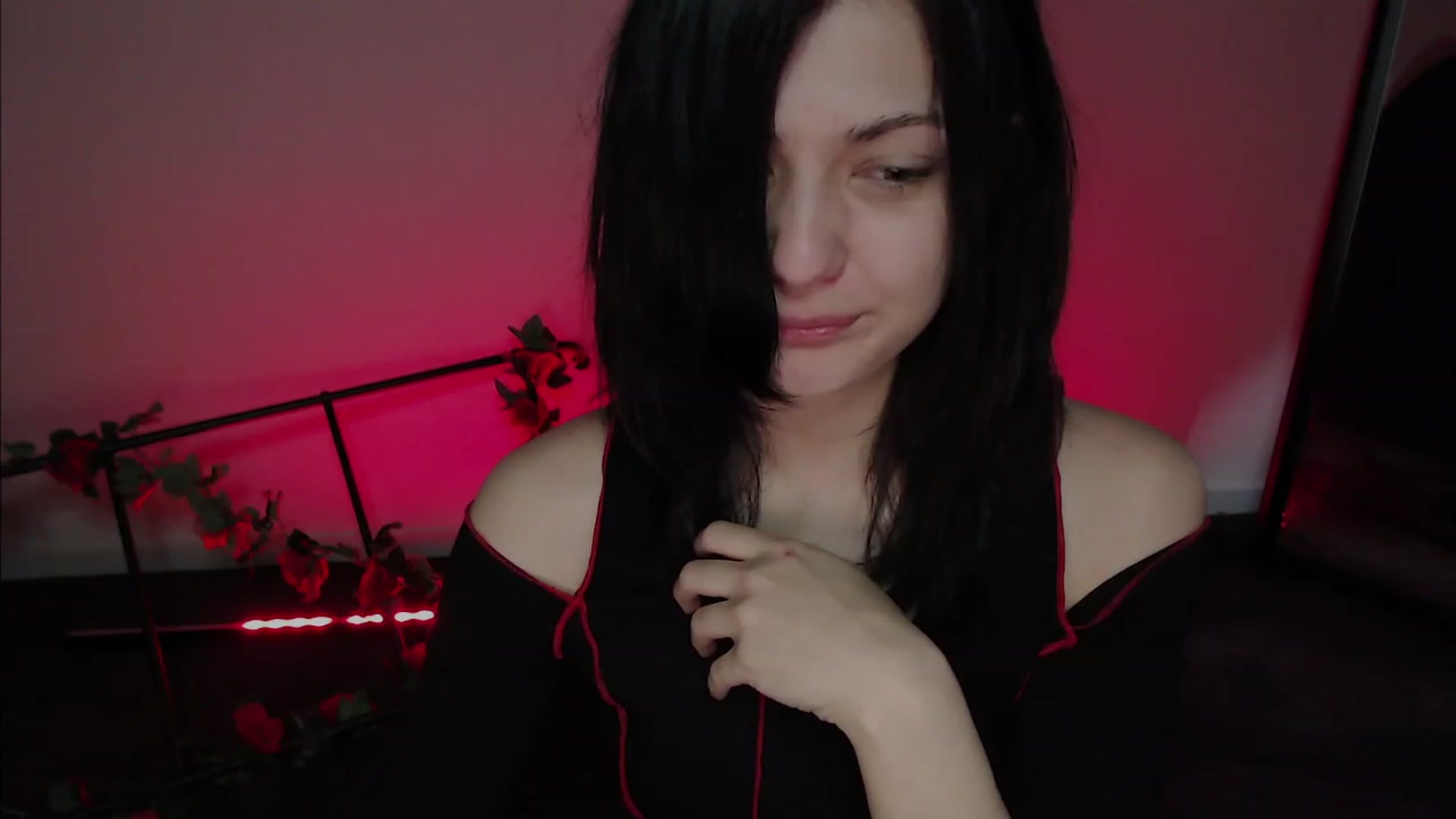 Gallery image thumbnail from RoomToAvoid's myfreecams stream on, 11/23/2022, 01:45 image 3 of 20