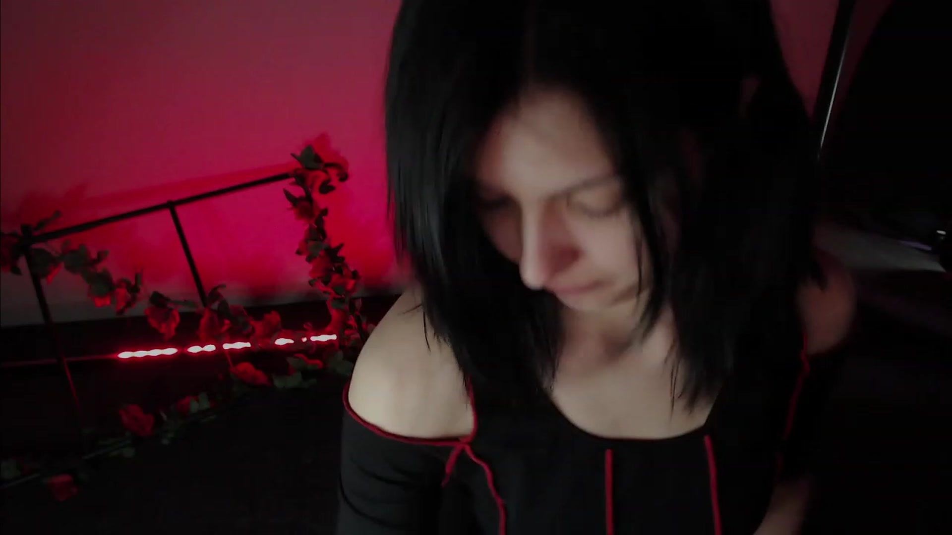 Gallery image thumbnail from RoomToAvoid's myfreecams stream on, 11/23/2022, 01:45 image 13 of 20
