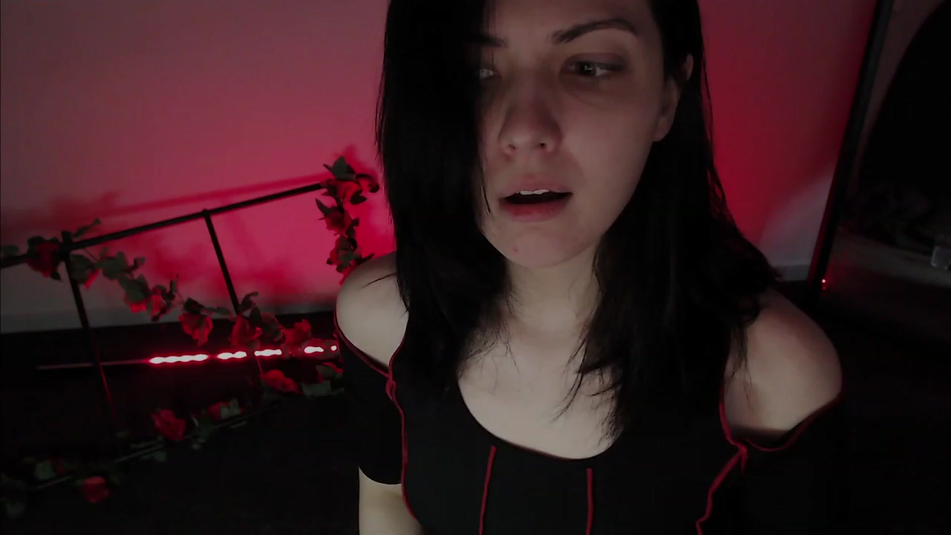 Gallery image thumbnail from RoomToAvoid's myfreecams stream on, 11/23/2022, 01:45 image 18 of 20