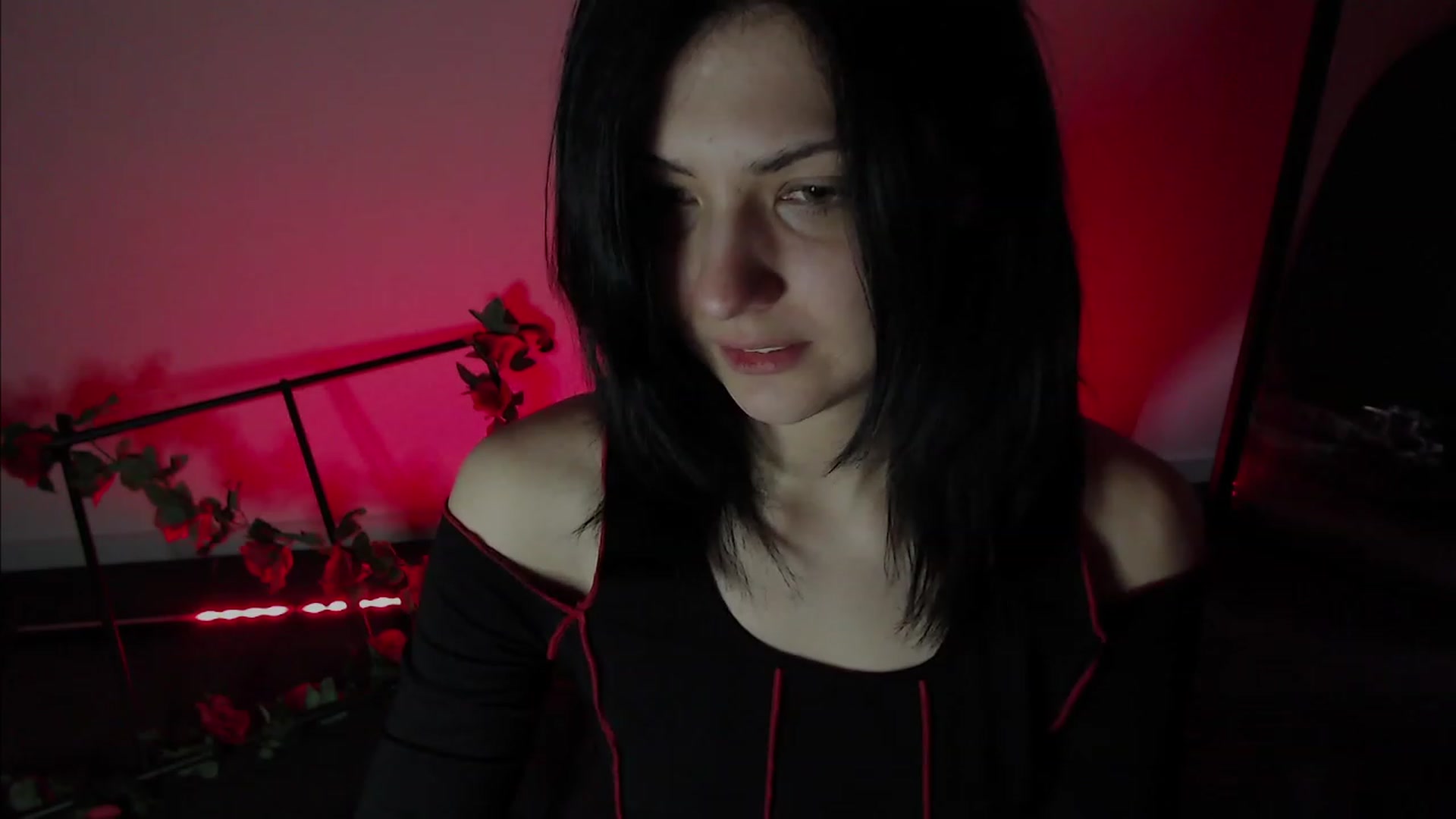 Gallery image thumbnail from RoomToAvoid's myfreecams stream on, 11/23/2022, 01:45 image 9 of 20