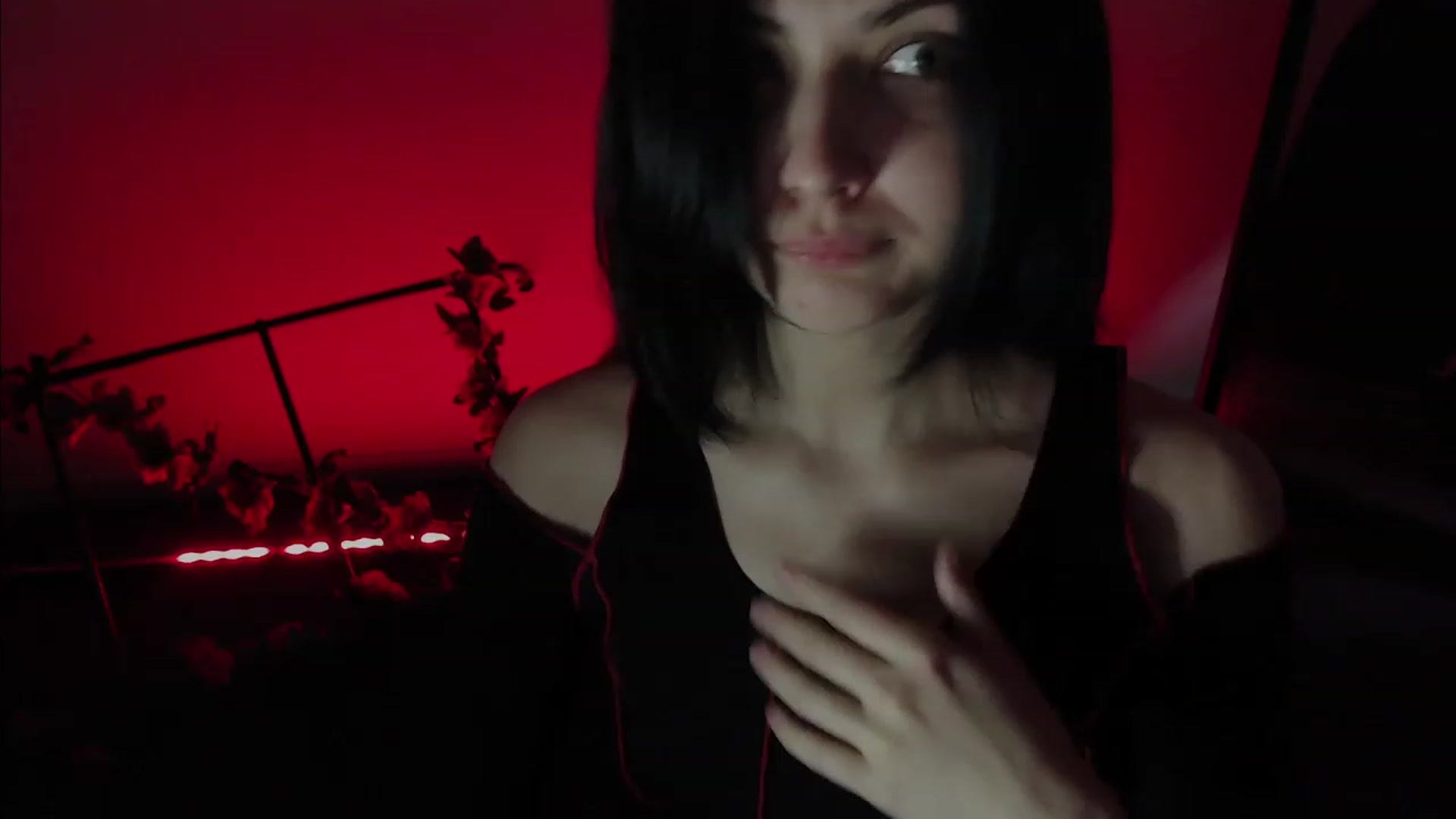 Gallery image thumbnail from RoomToAvoid's myfreecams stream on, 11/23/2022, 01:45 image 11 of 20