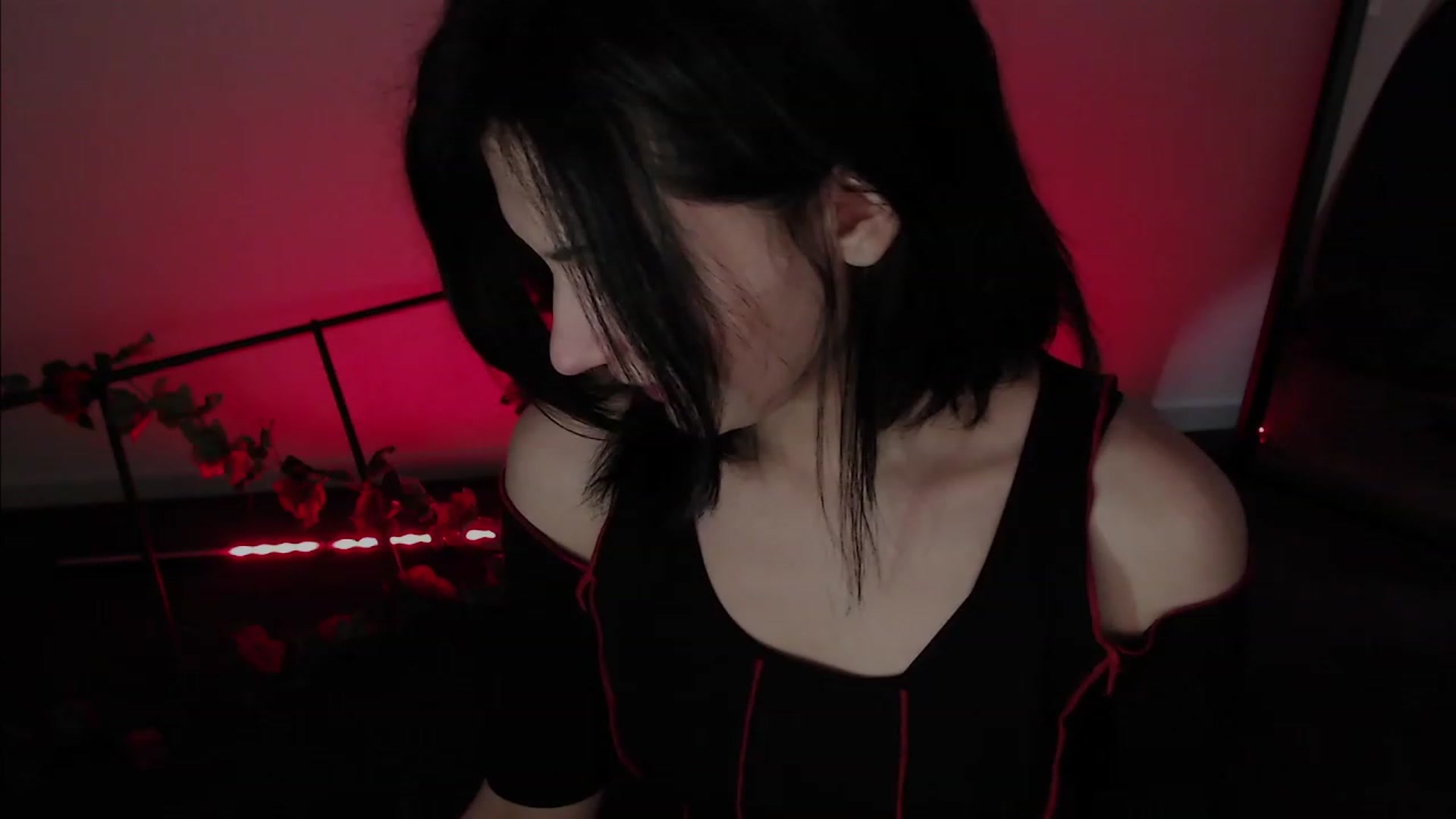 Gallery image thumbnail from RoomToAvoid's myfreecams stream on, 11/23/2022, 01:45 image 19 of 20