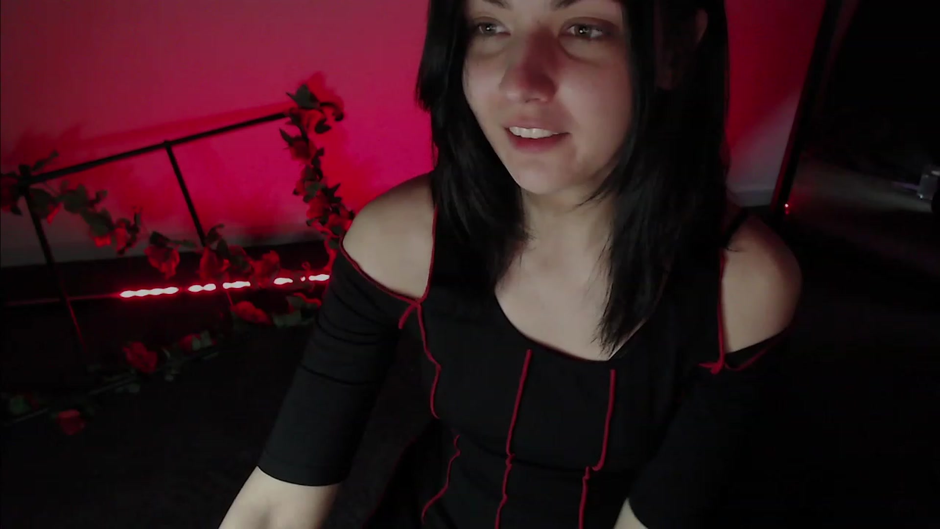 Gallery image thumbnail from RoomToAvoid's myfreecams stream on, 11/23/2022, 01:45 image 15 of 20