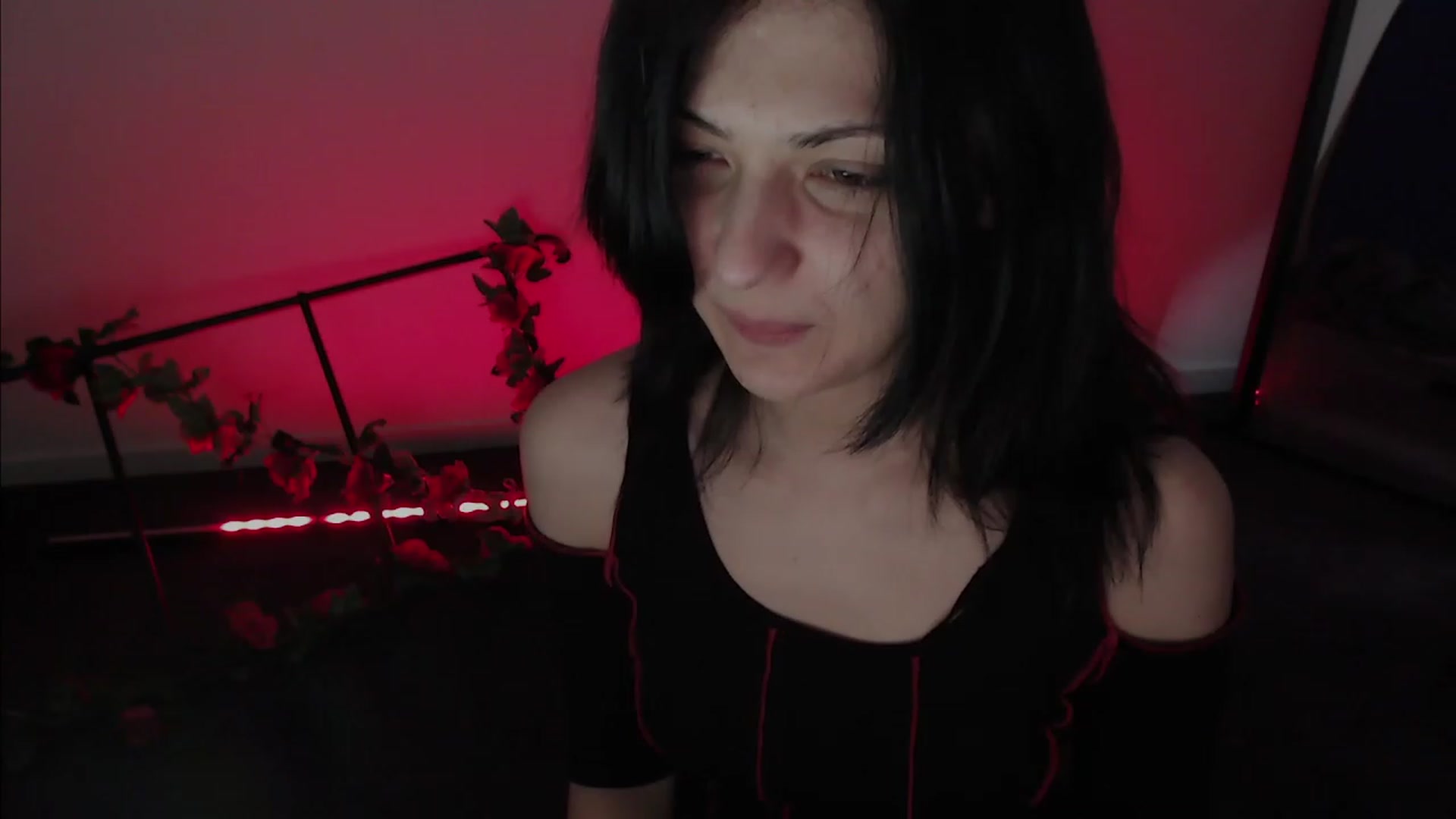 Gallery image thumbnail from RoomToAvoid's myfreecams stream on, 11/23/2022, 01:45 image 20 of 20