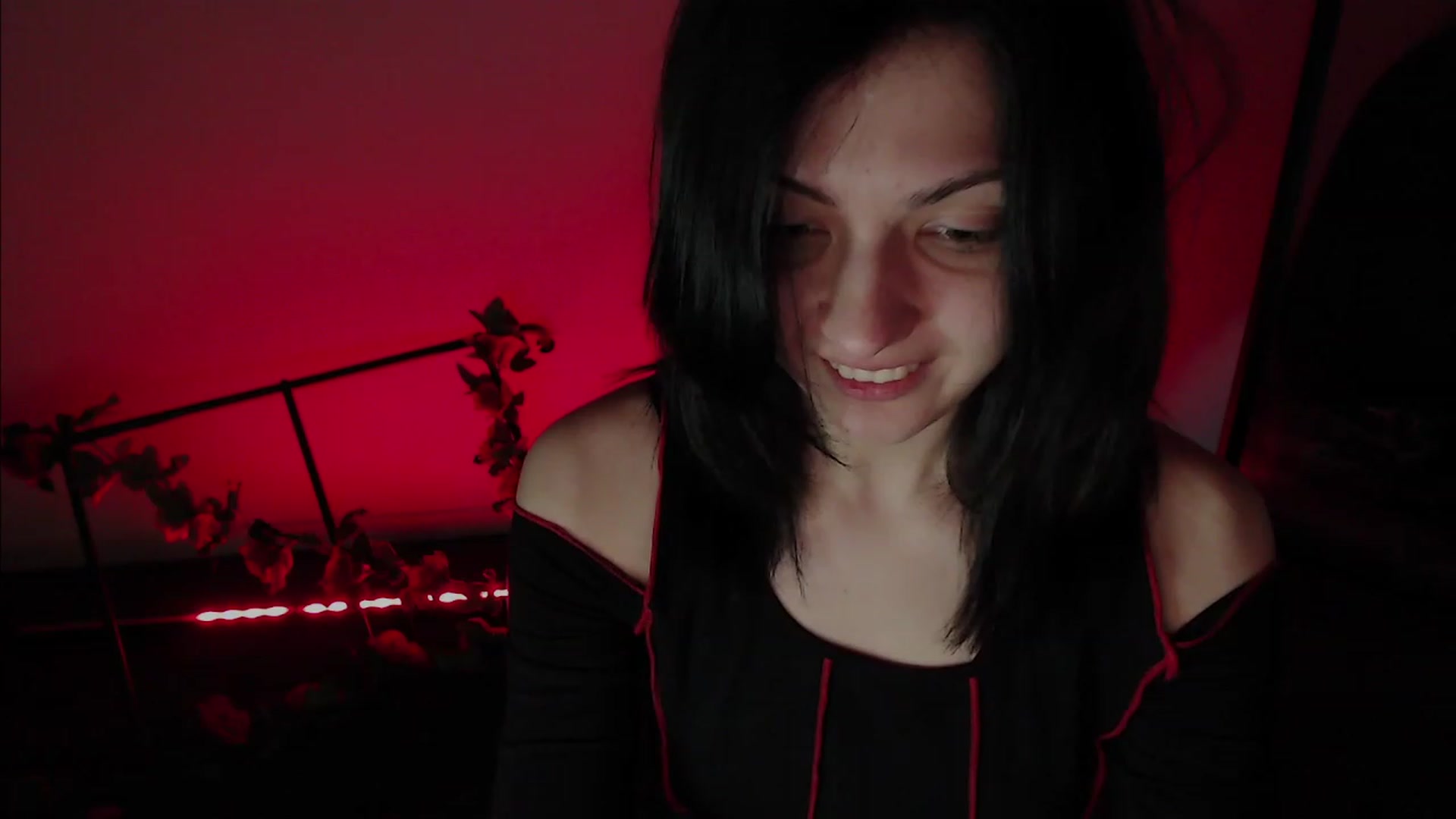 Gallery image thumbnail from RoomToAvoid's myfreecams stream on, 11/23/2022, 01:45 image 6 of 20