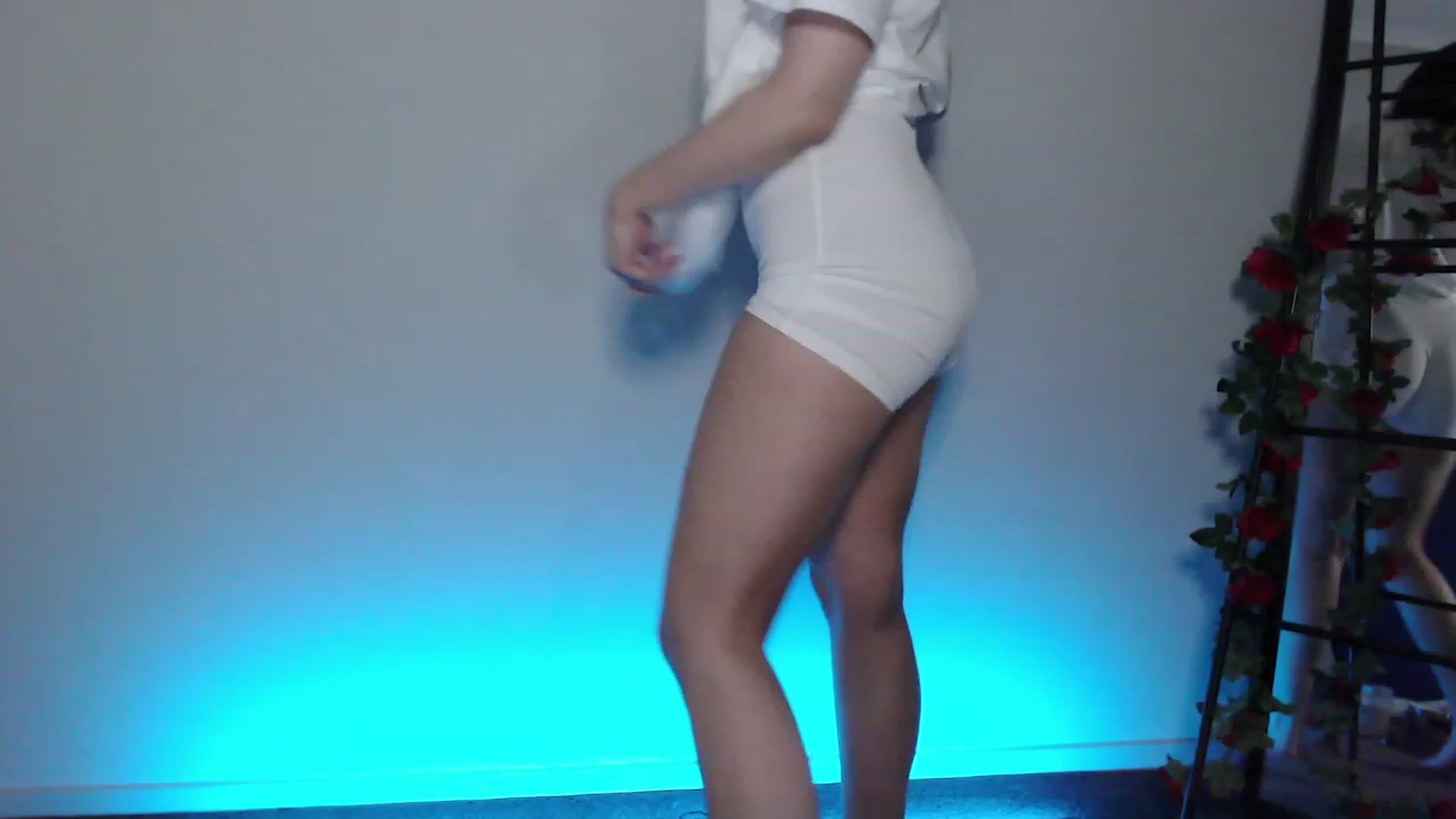 Gallery image thumbnail from RoomToAvoid's myfreecams stream on, 11/26/2022, 02:43 image 19 of 20