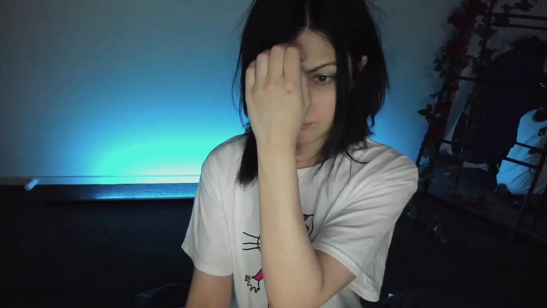 Gallery image thumbnail from RoomToAvoid's myfreecams stream on, 11/26/2022, 02:43 image 1 of 20