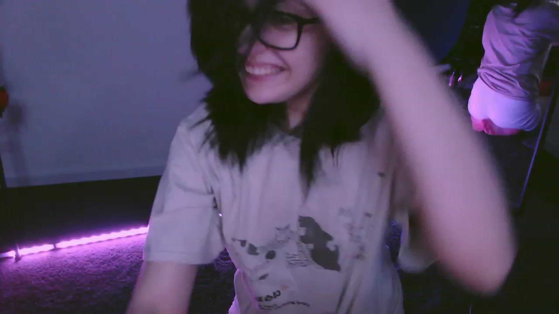 Gallery image thumbnail from RoomToAvoid's myfreecams stream on, 11/26/2022, 07:15 image 19 of 20