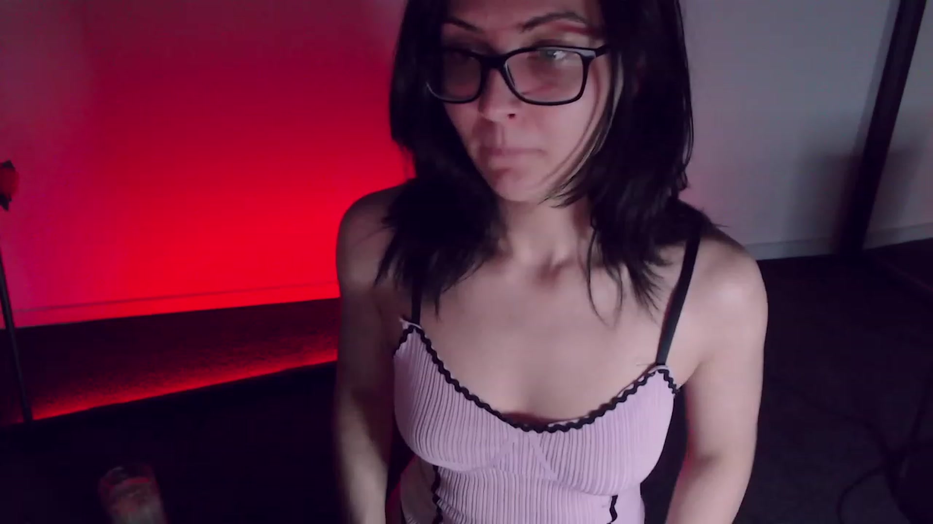 Gallery image thumbnail from RoomToAvoid's myfreecams stream on, 11/26/2022, 08:22 image 16 of 20
