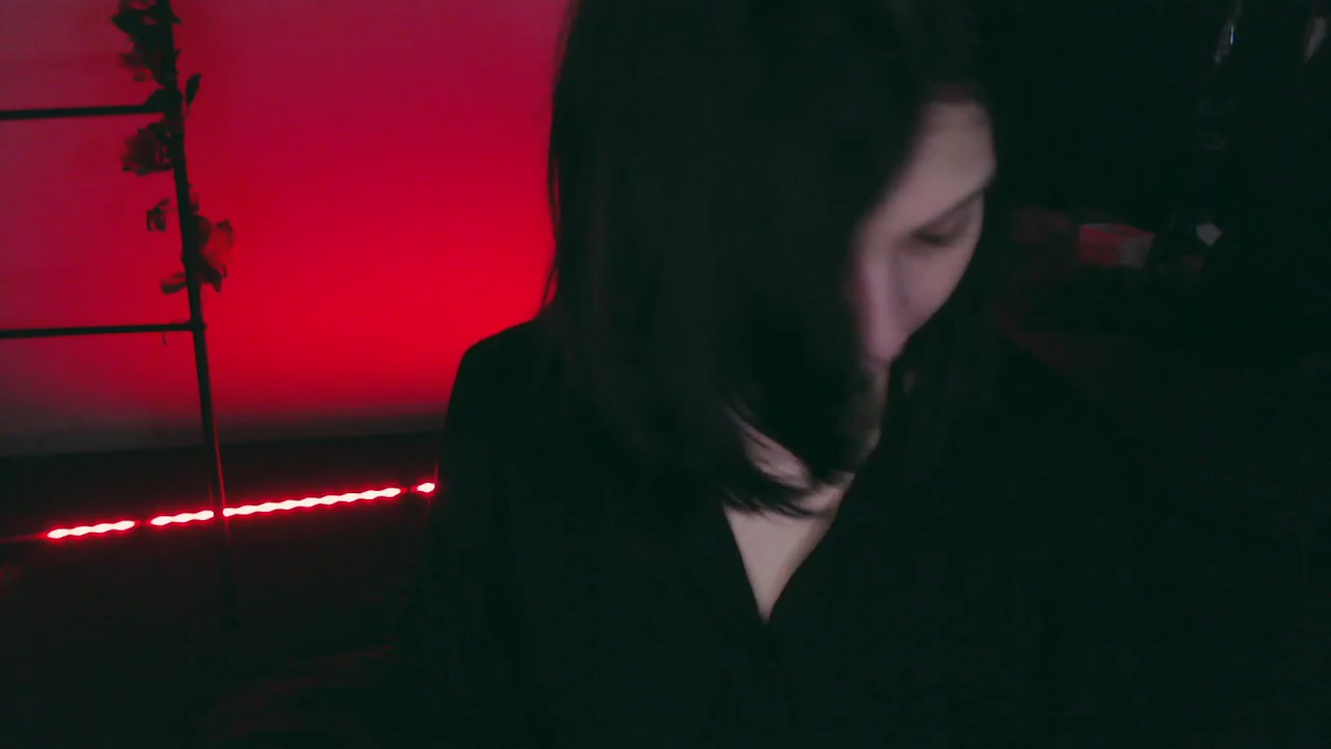 Gallery image thumbnail from RoomToAvoid's myfreecams stream on, 11/27/2022, 05:30 image 6 of 20