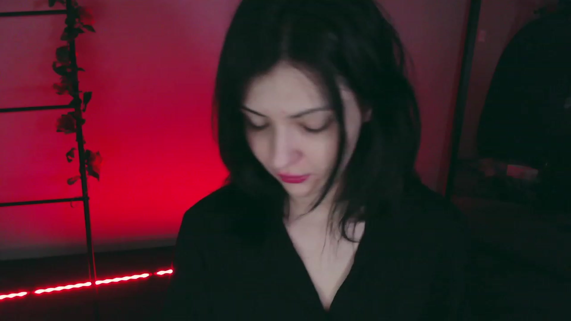 Gallery image thumbnail from RoomToAvoid's myfreecams stream on, 11/27/2022, 05:30 image 4 of 20