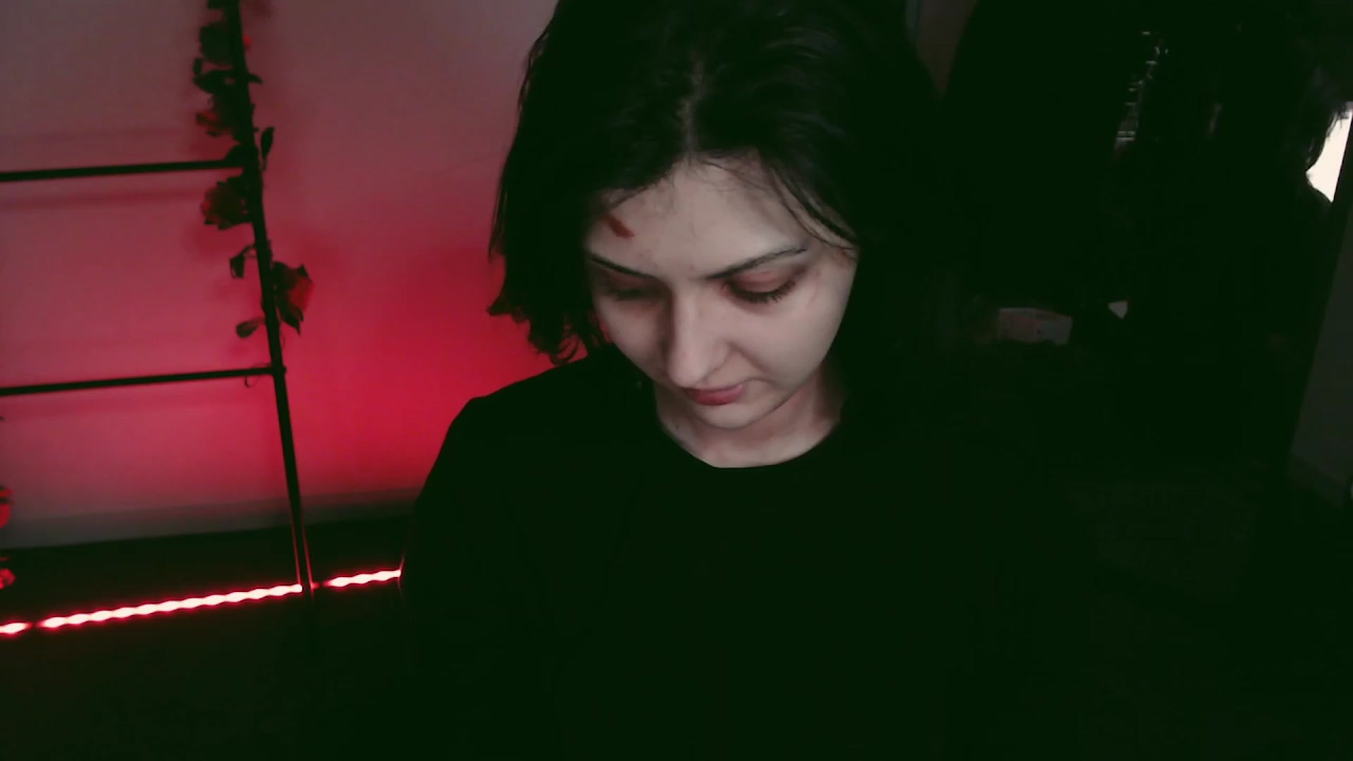 Gallery image thumbnail from RoomToAvoid's myfreecams stream on, 11/27/2022, 07:07 image 18 of 20
