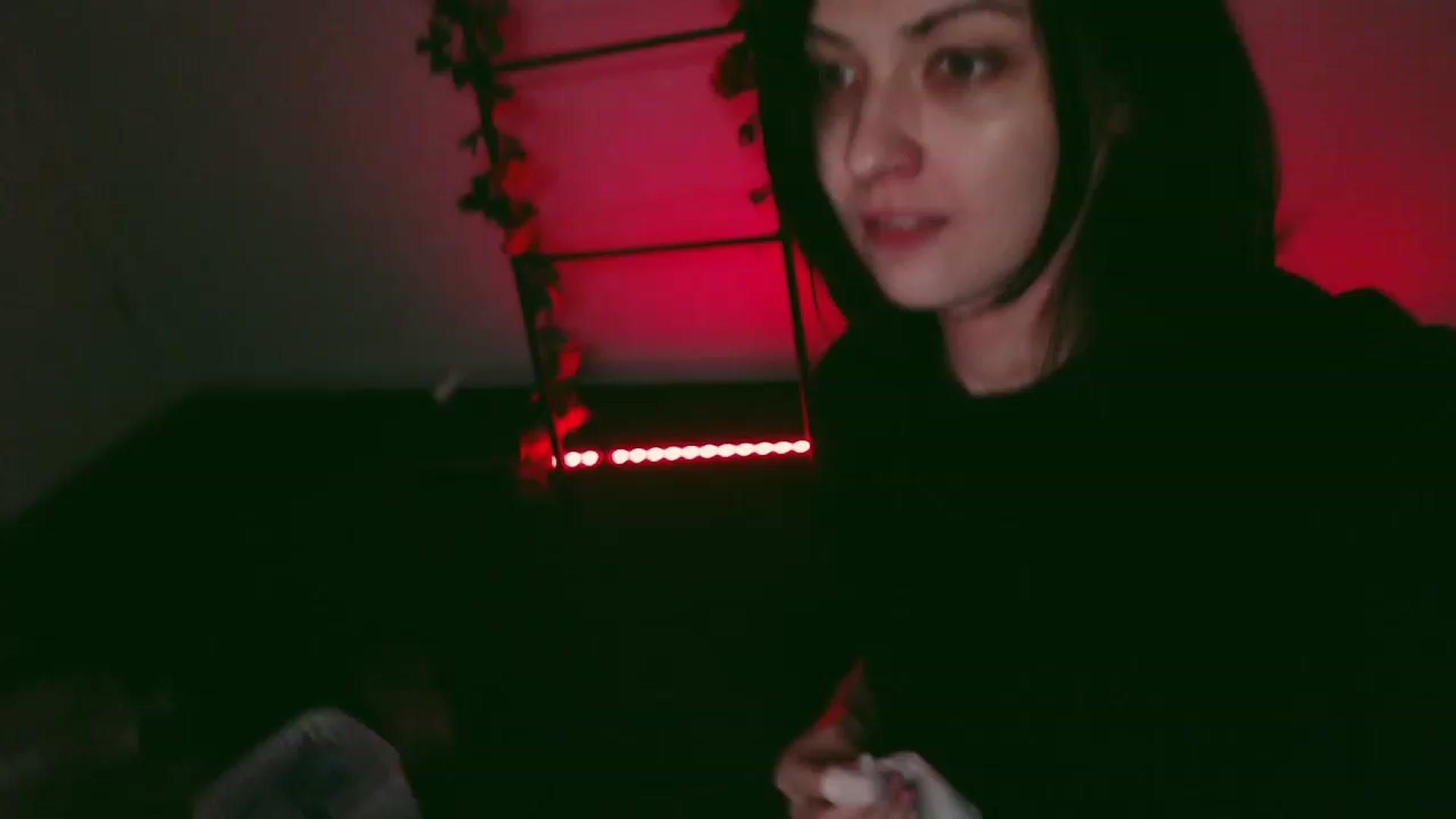 Gallery image thumbnail from RoomToAvoid's myfreecams stream on, 11/27/2022, 07:07 image 19 of 20