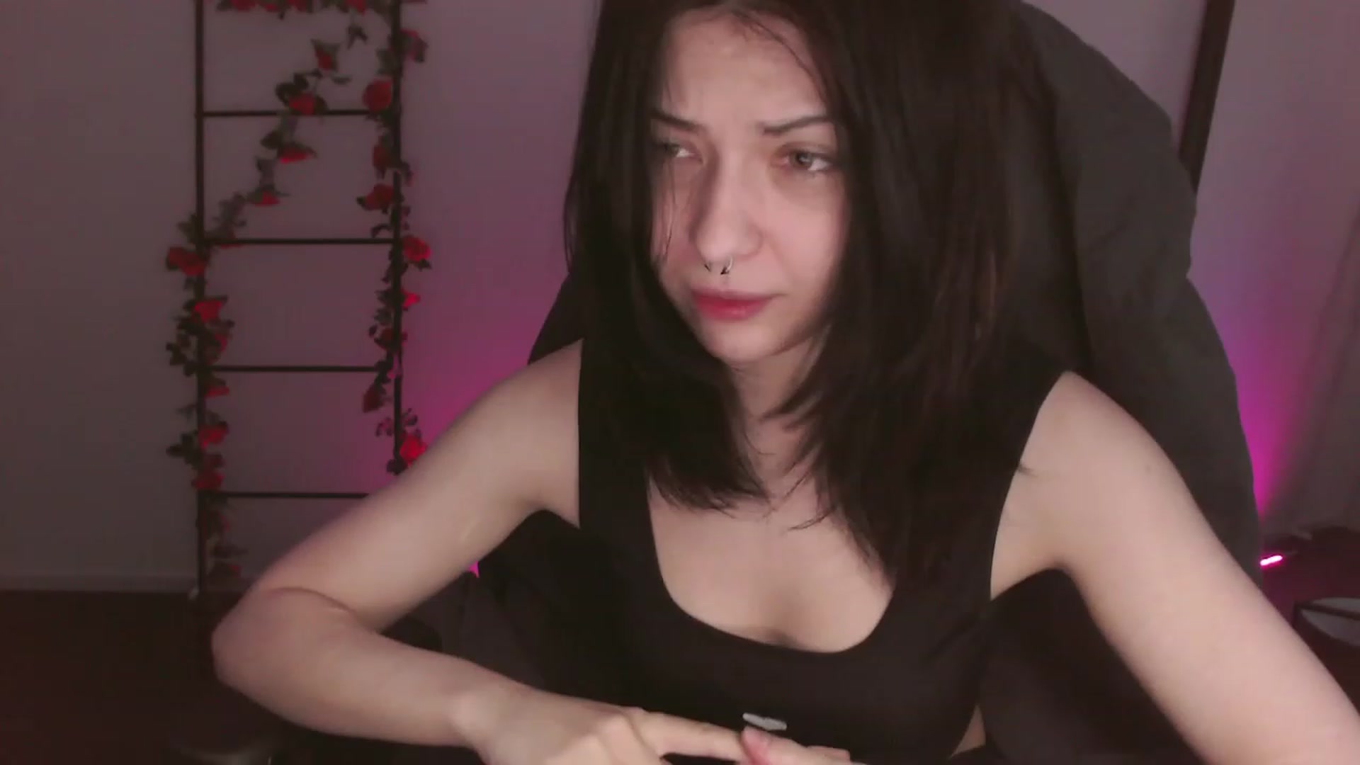 Gallery image thumbnail from RoomToAvoid's myfreecams stream on, 12/03/2022, 03:00 image 2 of 20